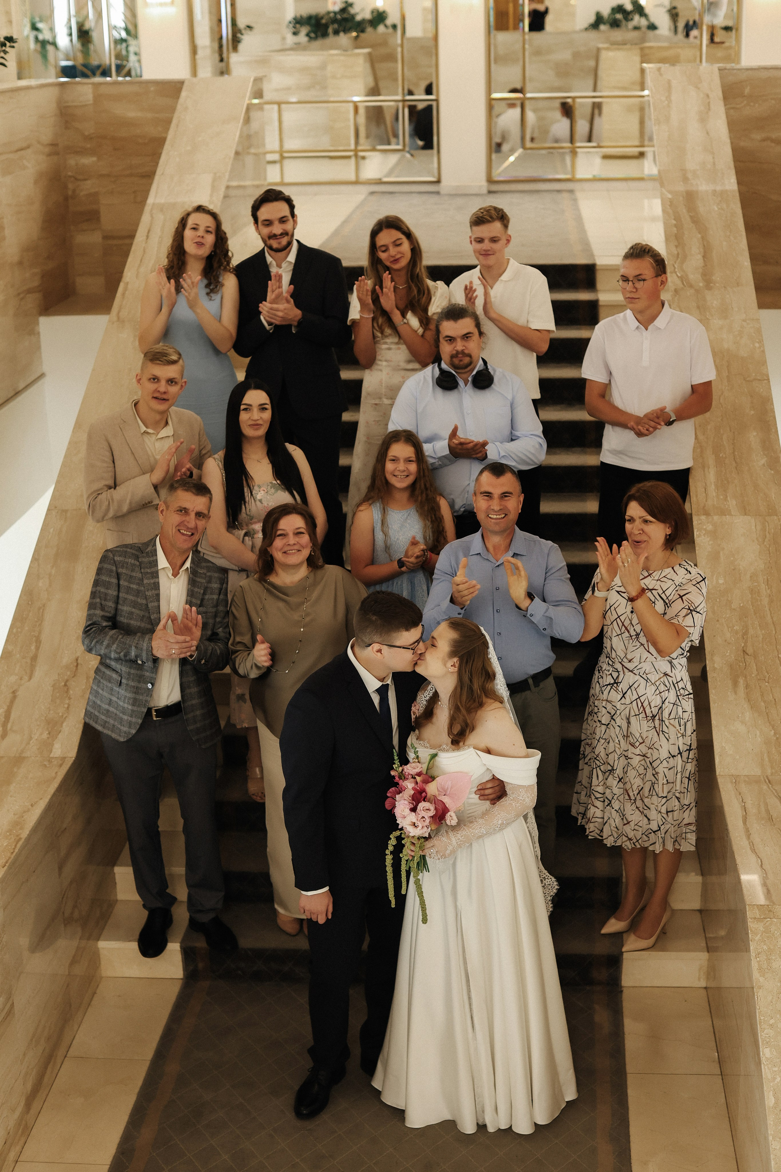 Савеловский ЗАГС, Radisson Blu Olympiyskiy, особняк Хлудова, камерная свадьба. Свадебный и семейный фотограф в Москве Света Снимает
