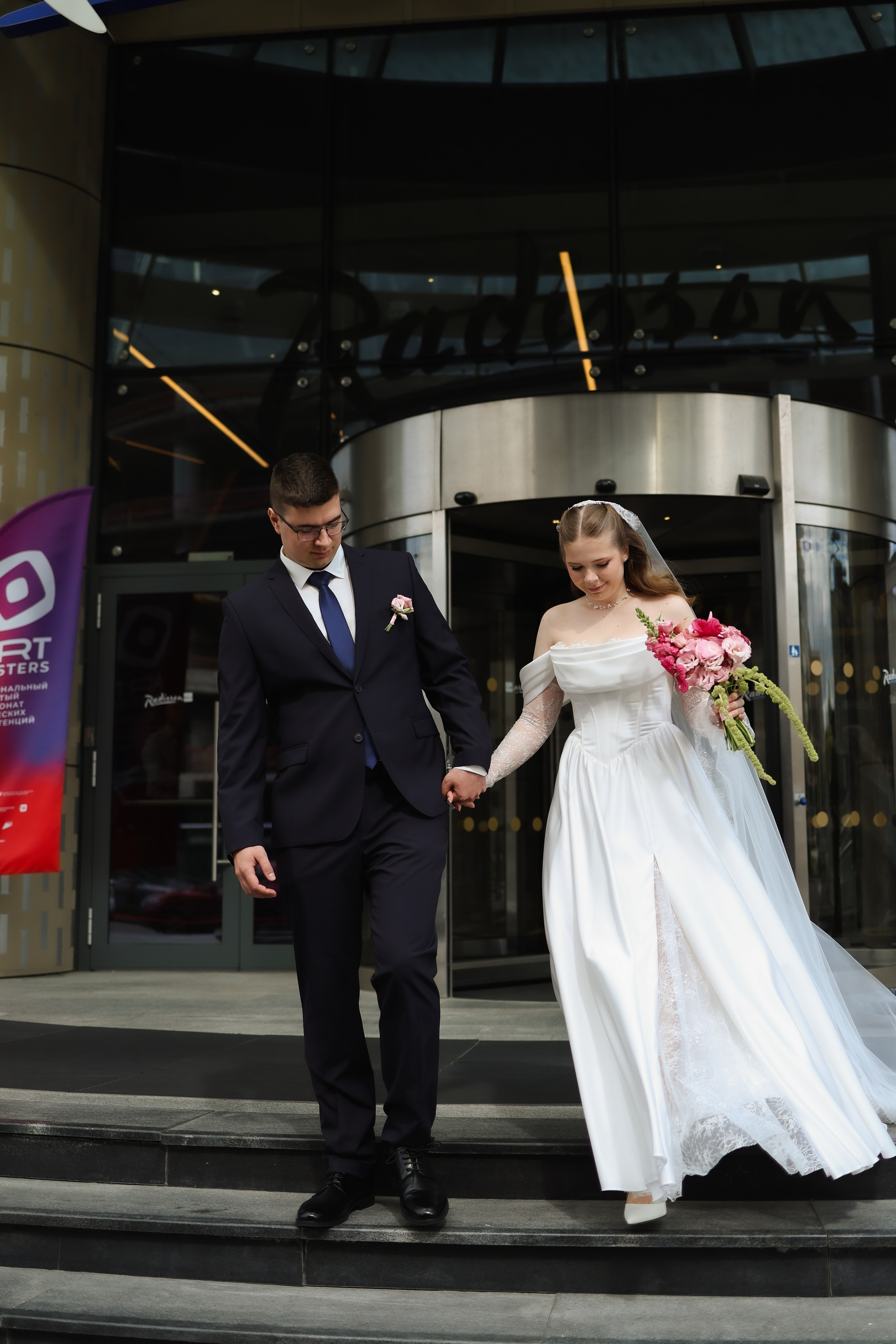Савеловский ЗАГС, Radisson Blu Olympiyskiy, особняк Хлудова, камерная свадьба. Свадебный и семейный фотограф в Москве Света Снимает