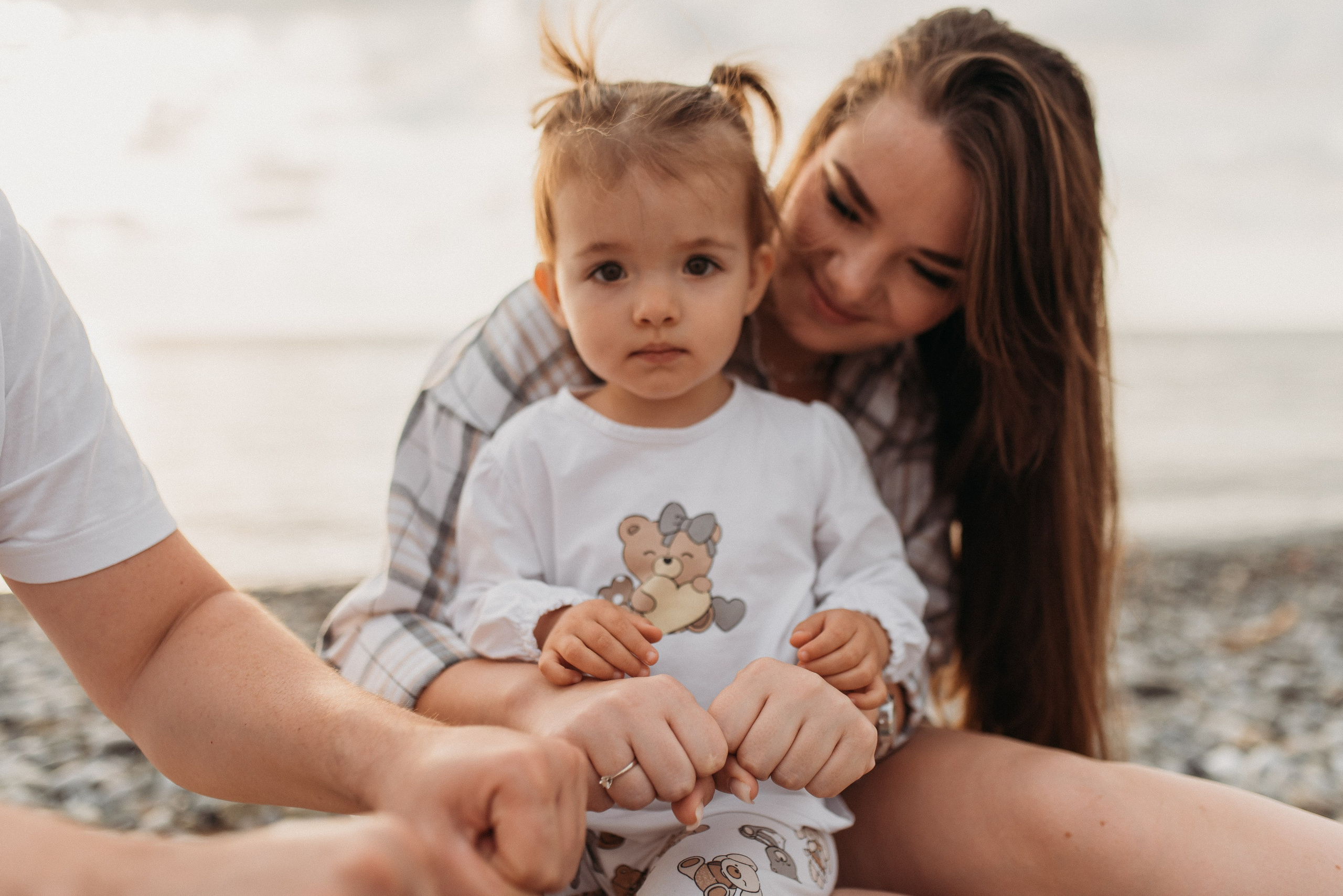 Семейная фотосессия на море на пляже в Сочи и Сириусе. Фотограф в Сочи — Маргарита Поганова