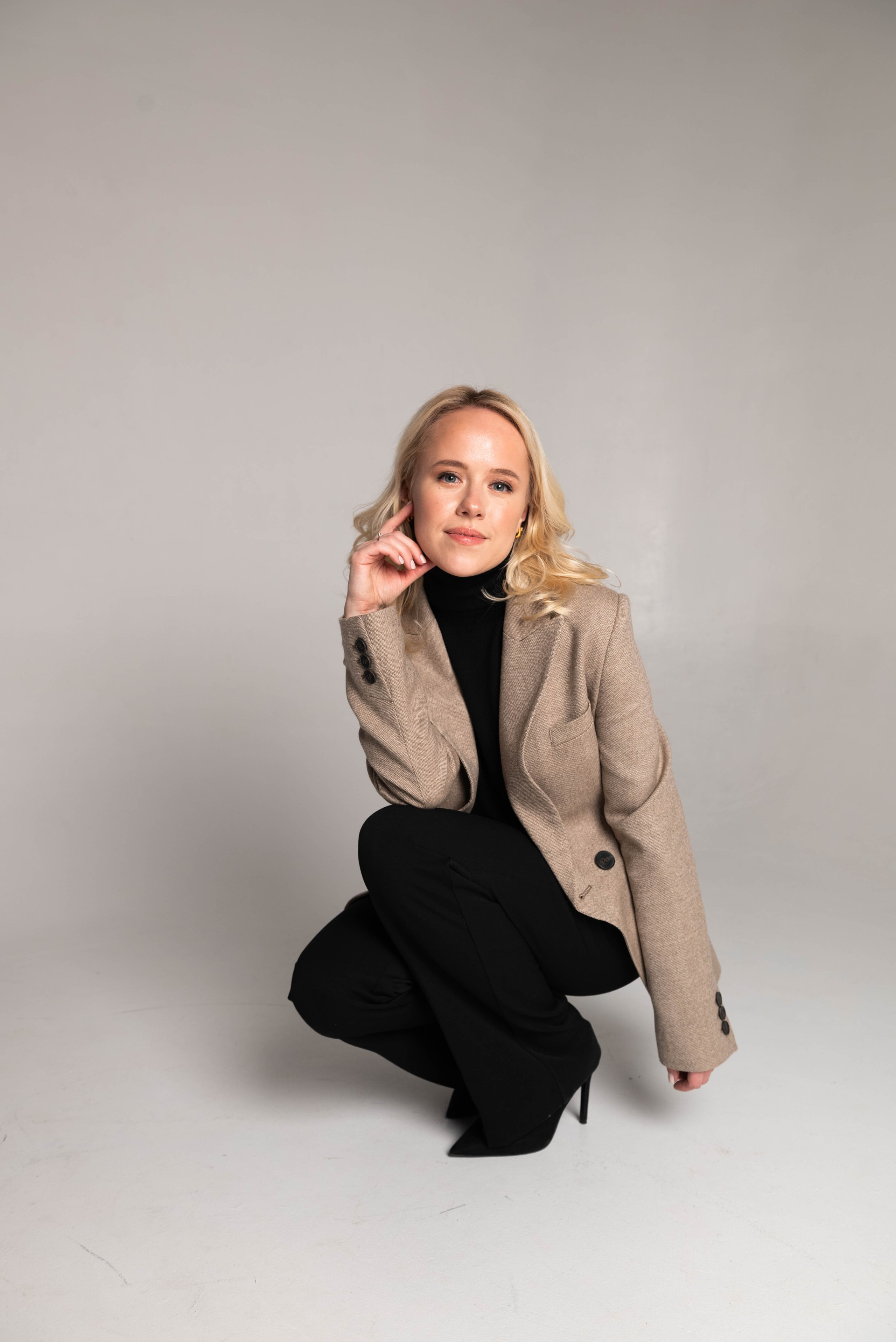 Полина Возиян (съемка для блога юриста @ation.law). Фотограф Москва Настя Профотовна. Репортажные, свадебные и контент фотосессии