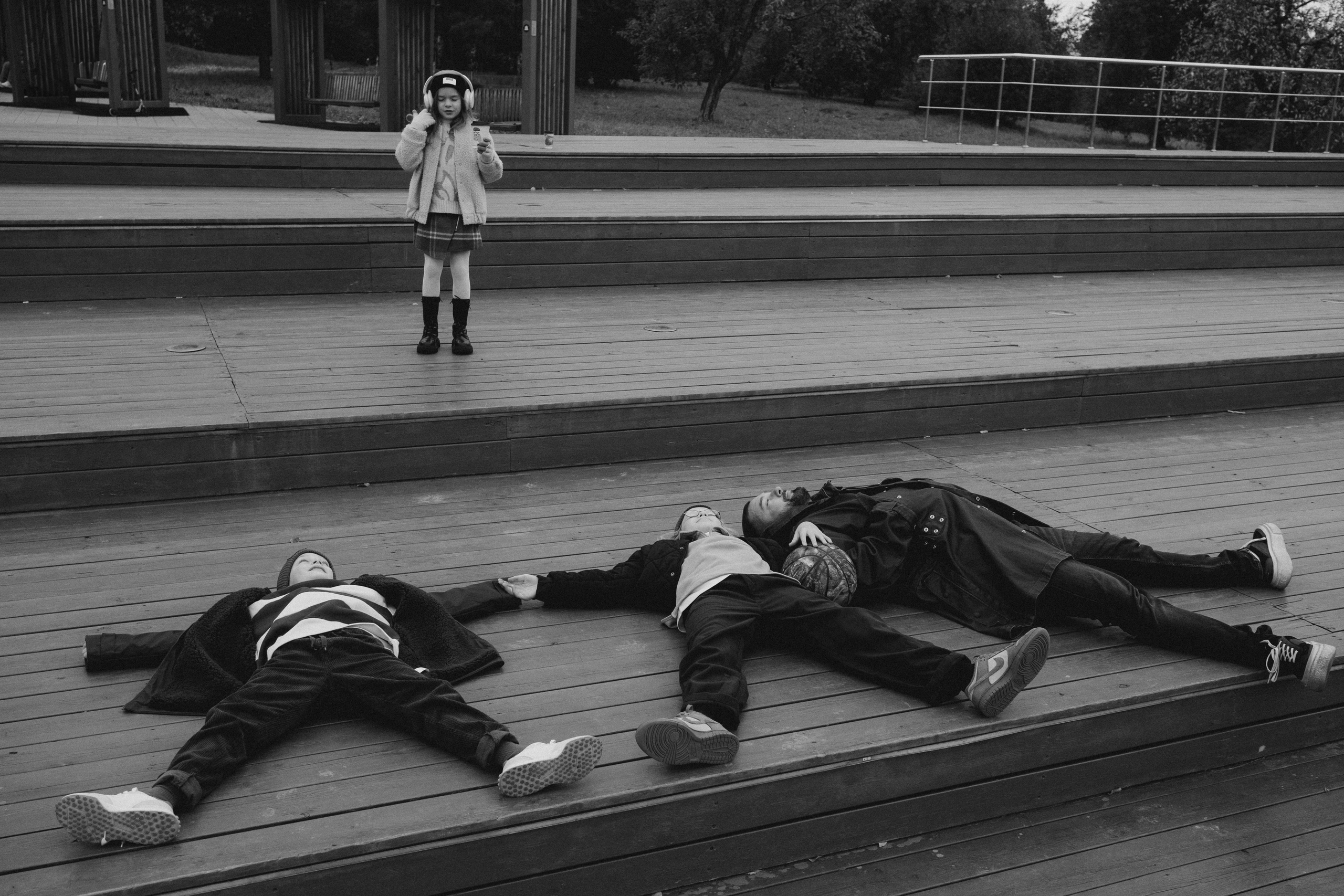 Даша с семьей (прогулка в парке). Фотограф Москва / Зеленоград — Наталья Петухова