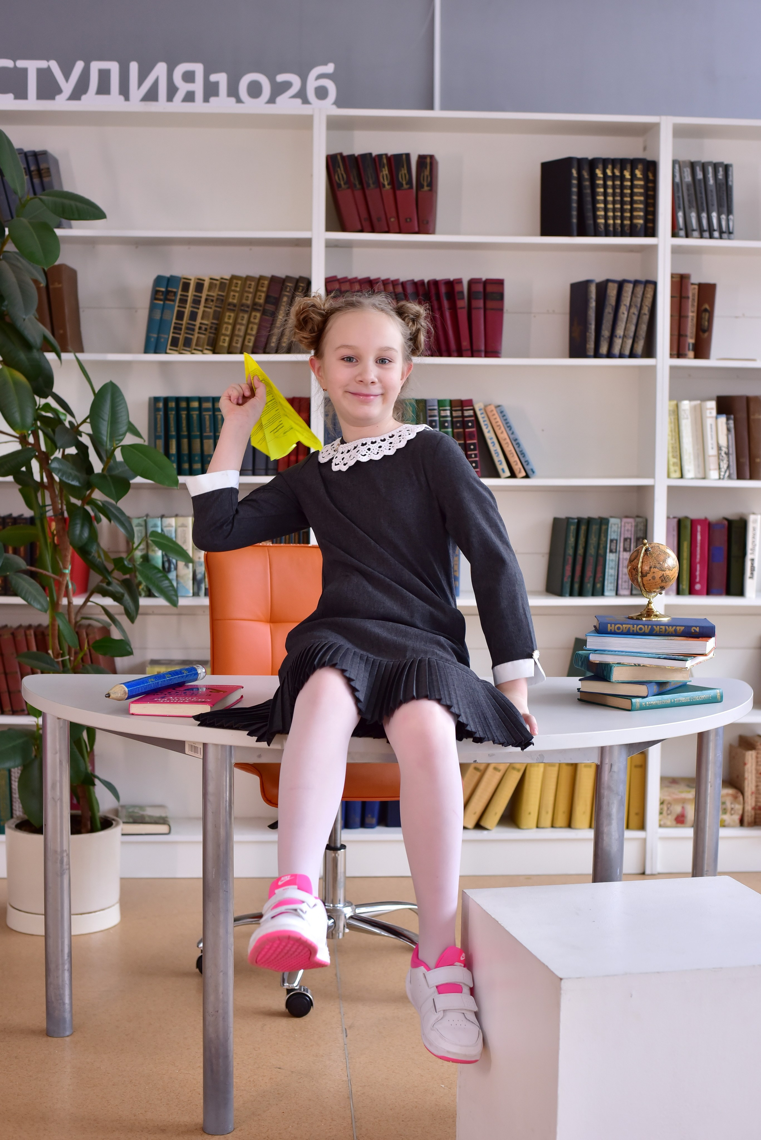 Фотоальбомы для средней и младшей школы. Стильные выпускные альбомы, детские фотосессии, сюжетные фотографии