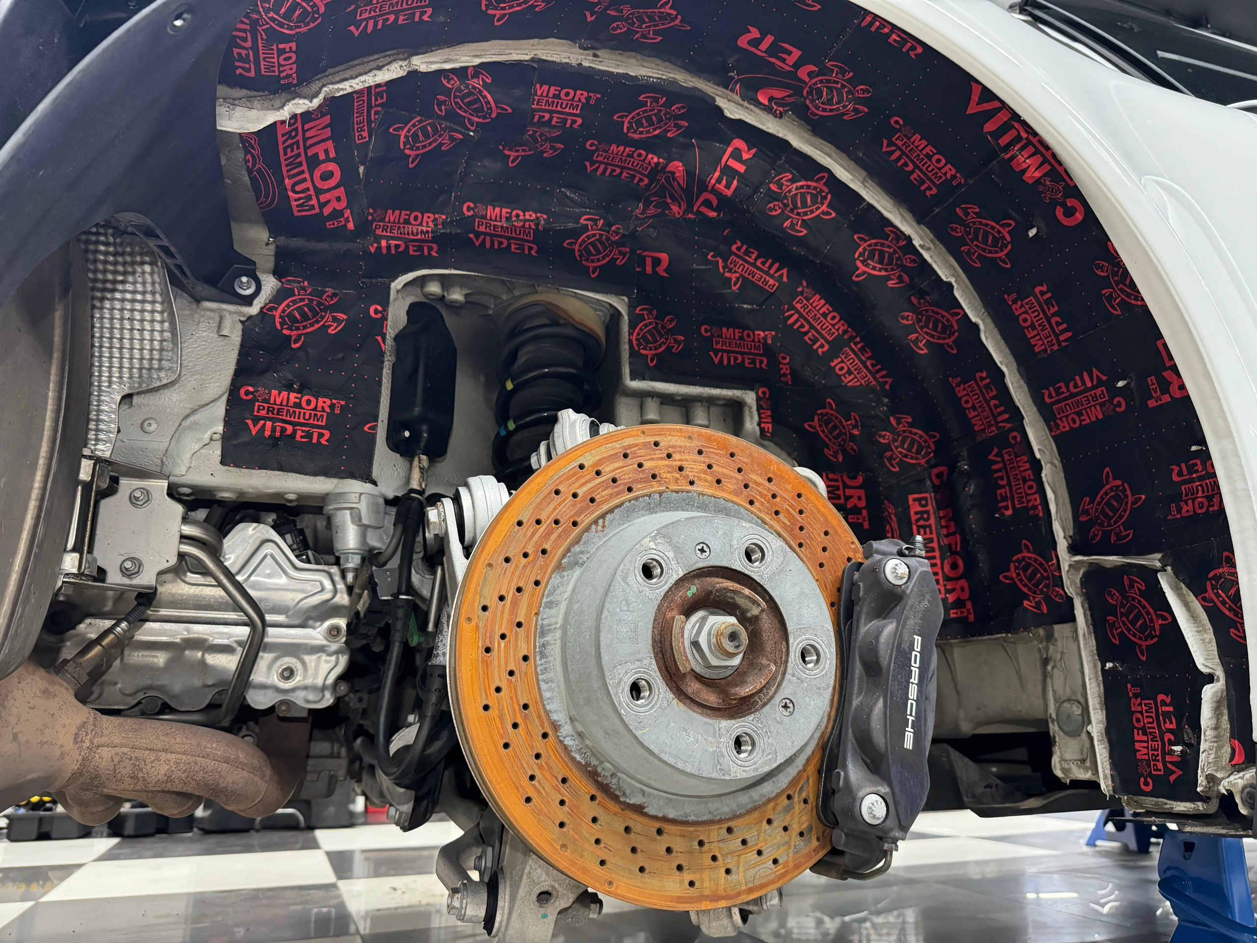 Сделать шумоизоляцию. Студия дизайна и оклейки авто Barmaley Design