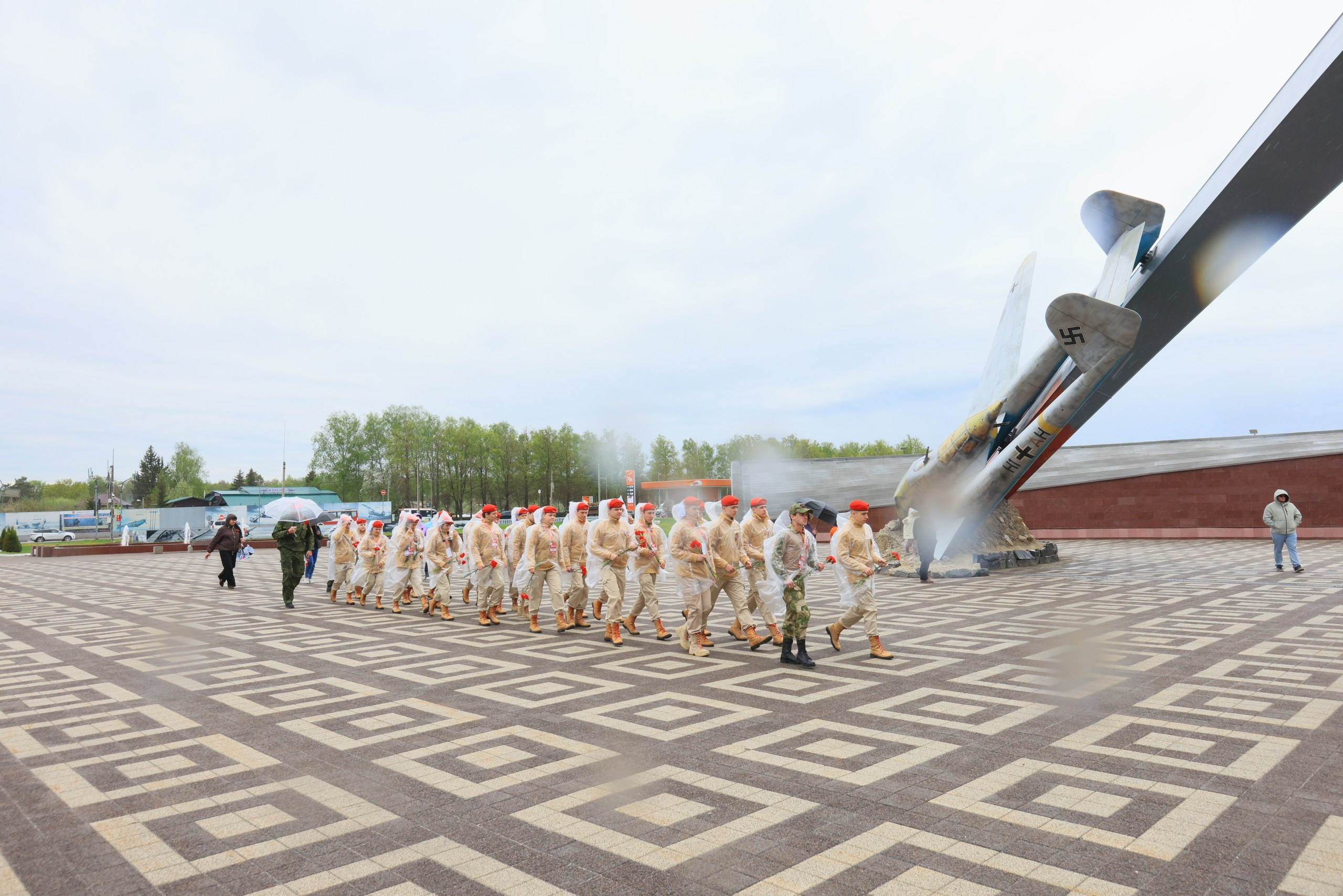9 мая 2026 Хаммер клуб в День Победы в Туле (У мемориала «Защитникам неба Отечества», музея оружия, «Три штыка». Фотограф в Туле Крупский АнДРей. Фотостудия «КАДР71» в Туле