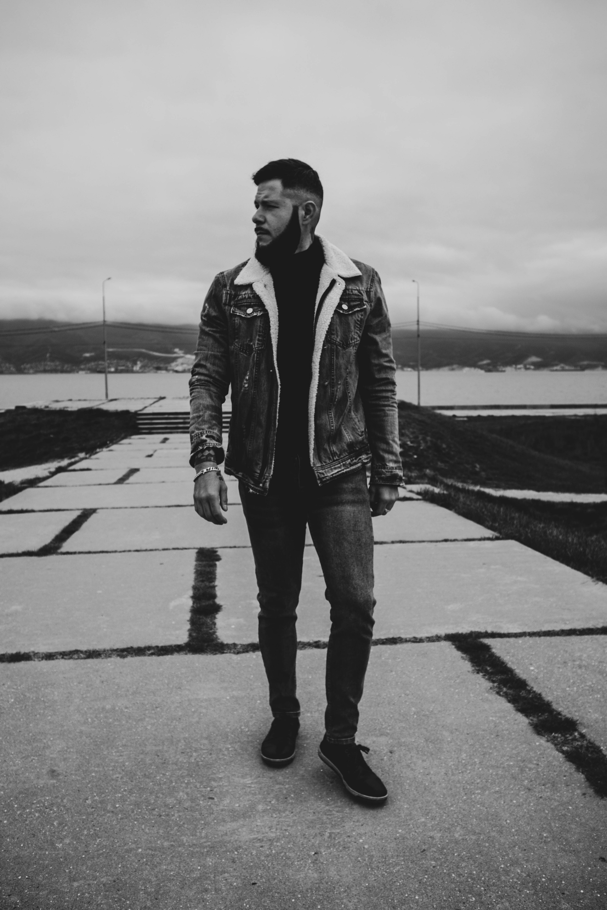 О. Уличный фотограф Города N