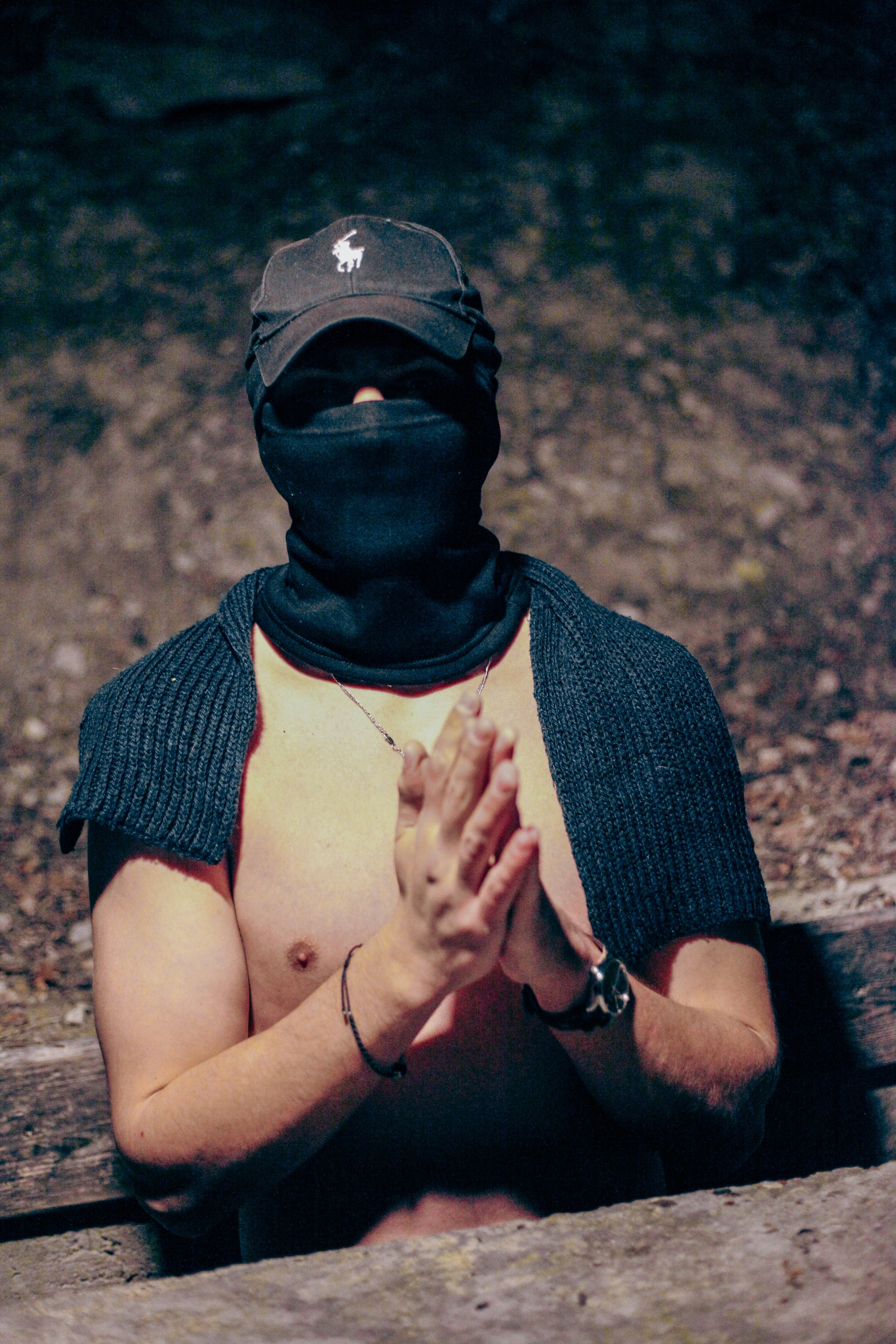 «Затянутая тишина: воспоминания прошлой жизни». Уличный фотограф Города N