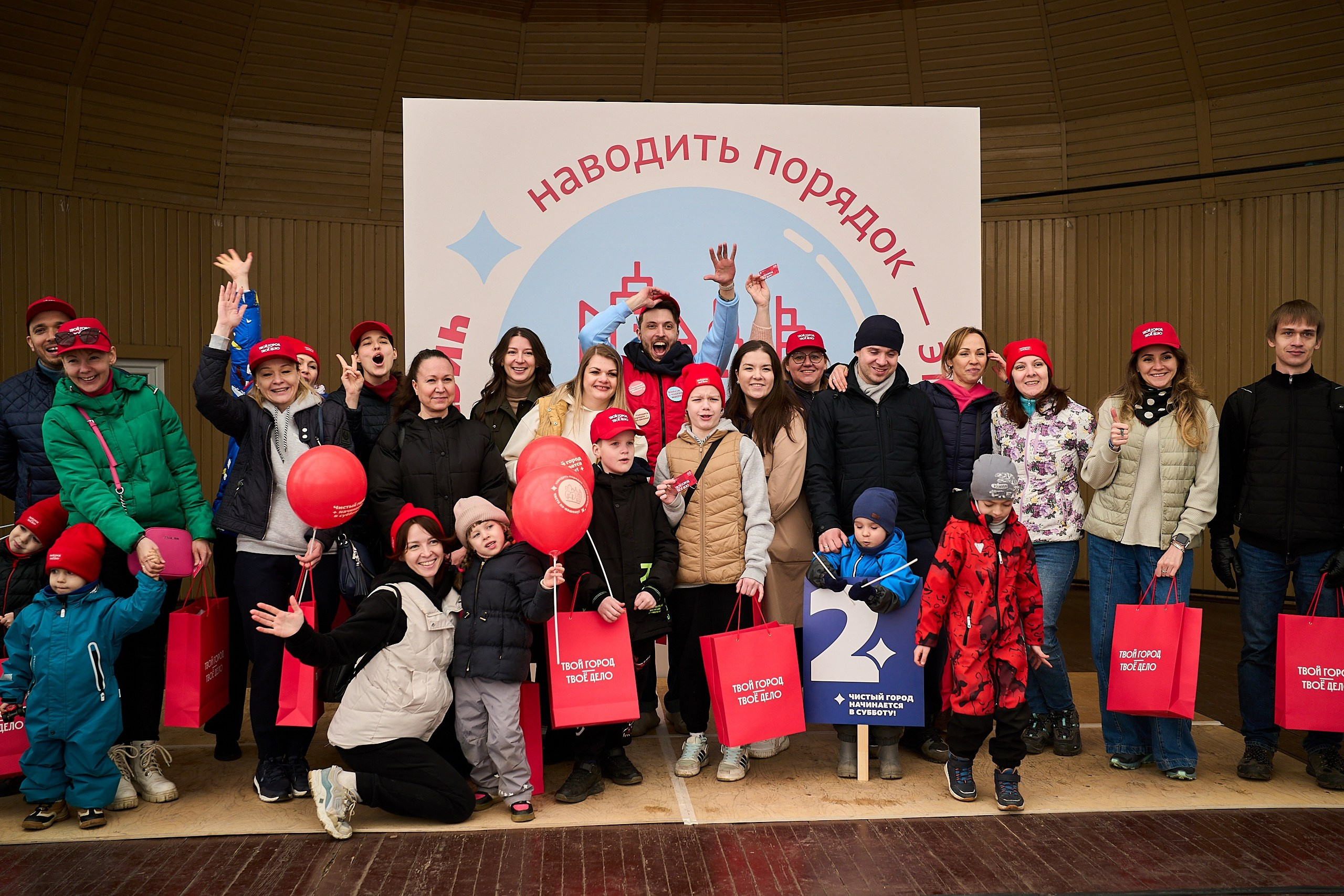 Субботник у Управления делами Мэра и Правительства Москвы. Фотограф и Видеограф в Москве. Олег Корушев