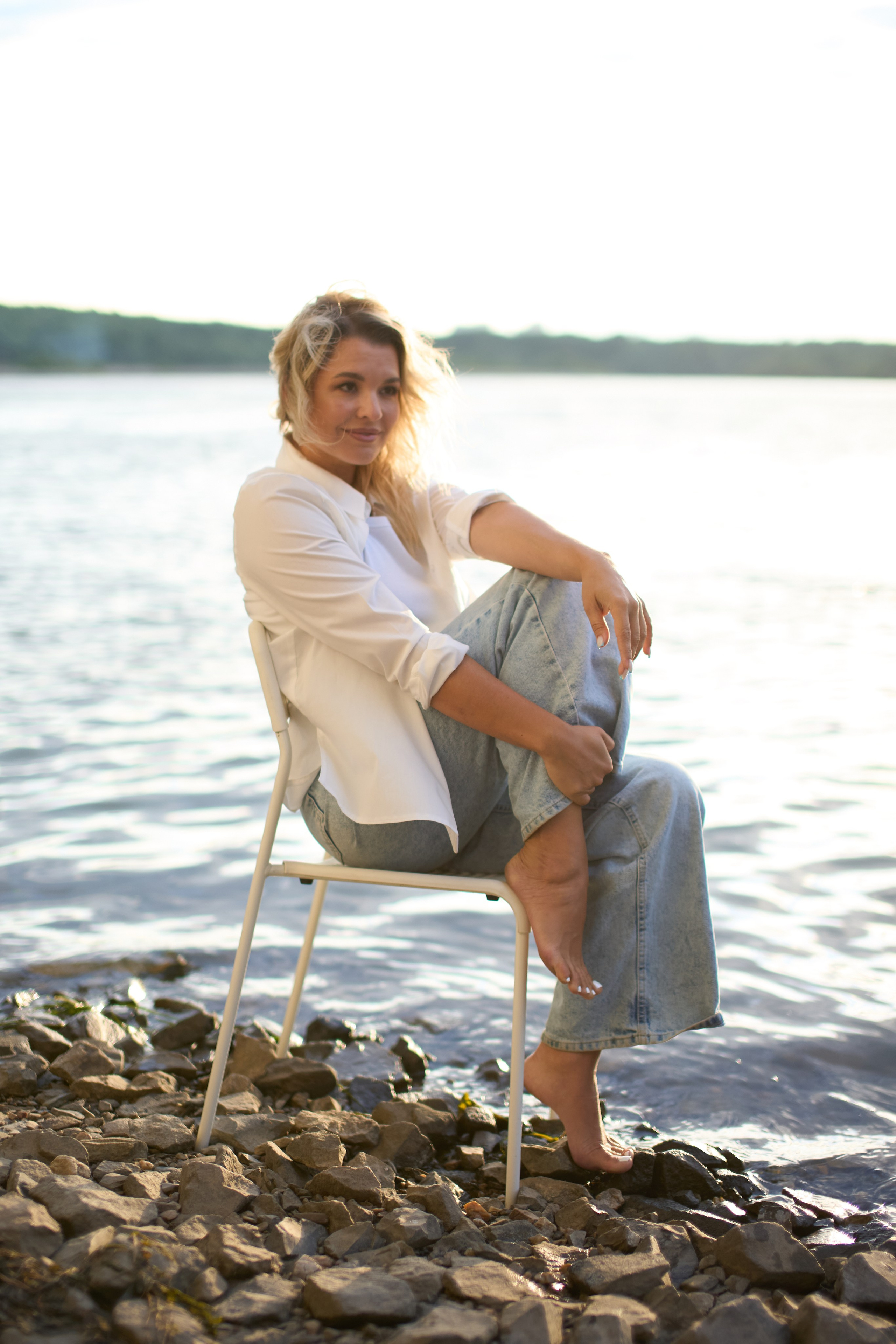 Фотосессия на закате под бугринским мостом. Репортажный и женский фотограф в Новосибирске