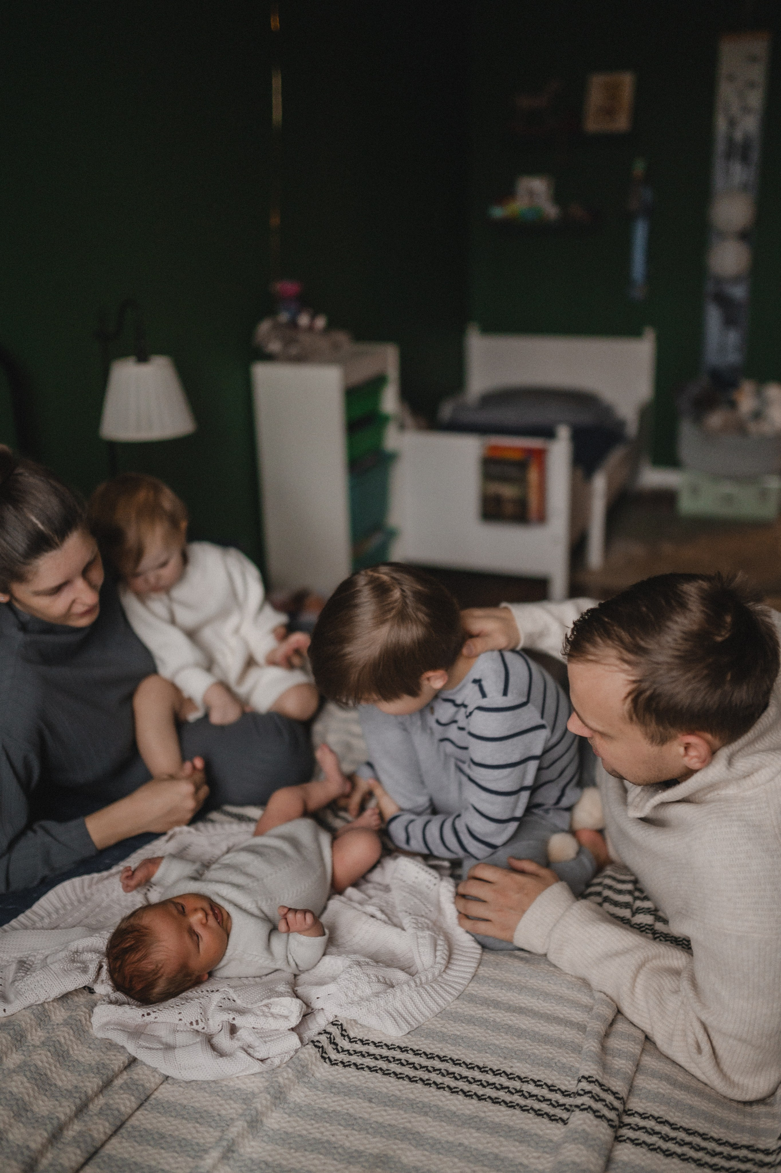 Дима, Нелли, Марк, Нина и Кира дома. Семейный и свадебный lifestyle-фотограф в Москве Мария Петрова