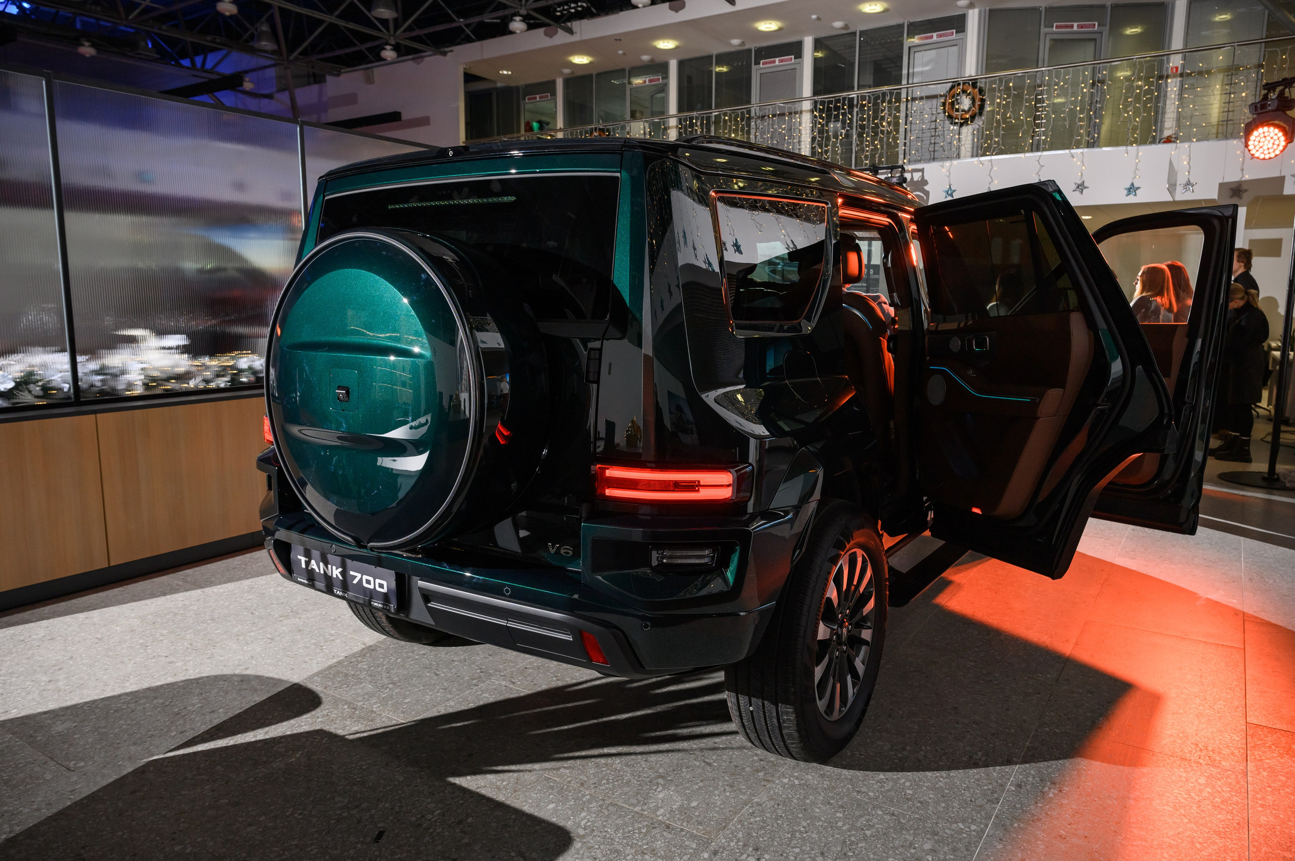 Автосалон Танк. Свадебный фотограф Москва Юрий Кульман