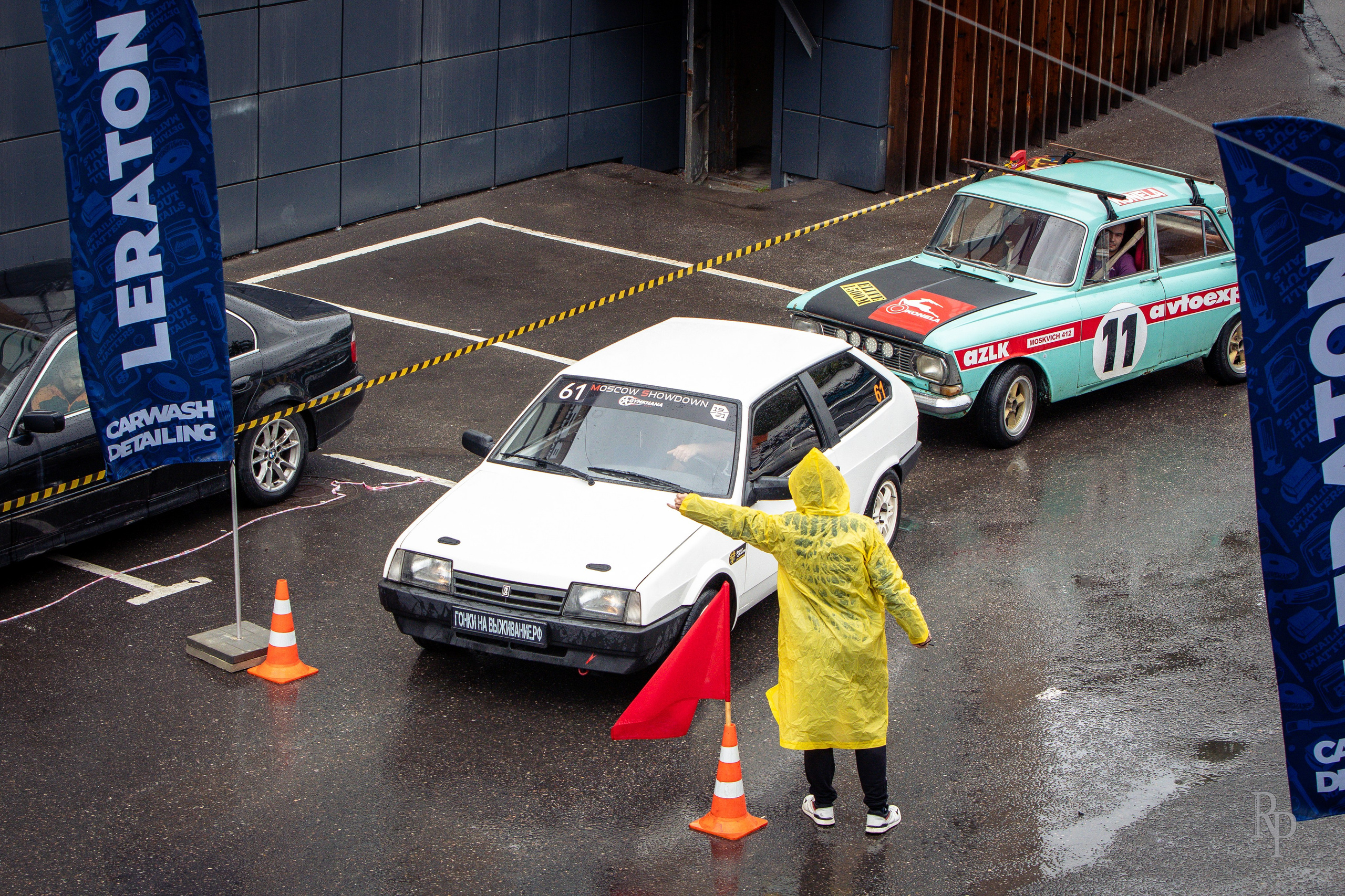 SHOWDOWN. Rusty Photographer