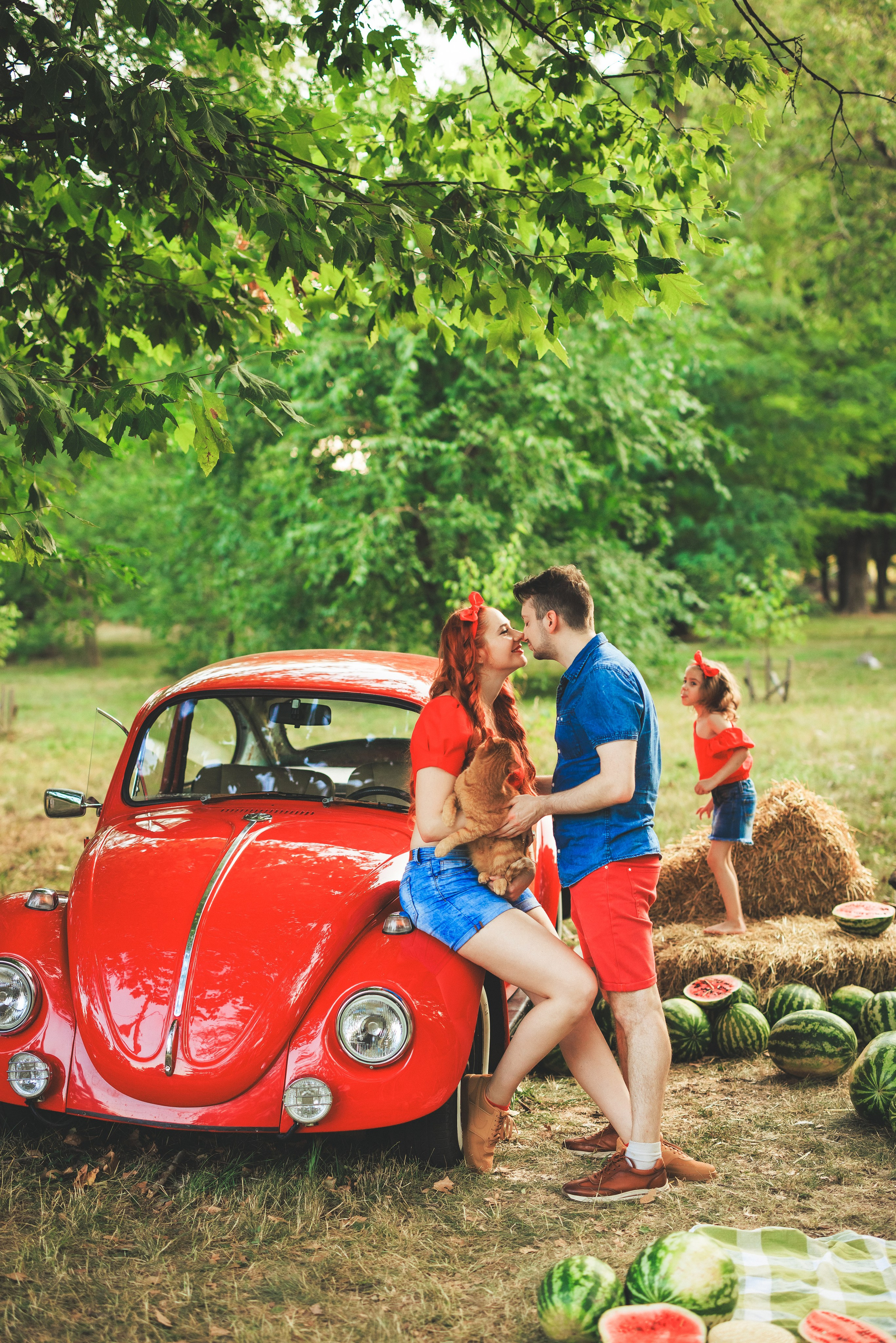 Летняя фотосессия с арбузами и ретро автомобилем. Семейный и детский фотограф в Краснодаре Анна Трашкова