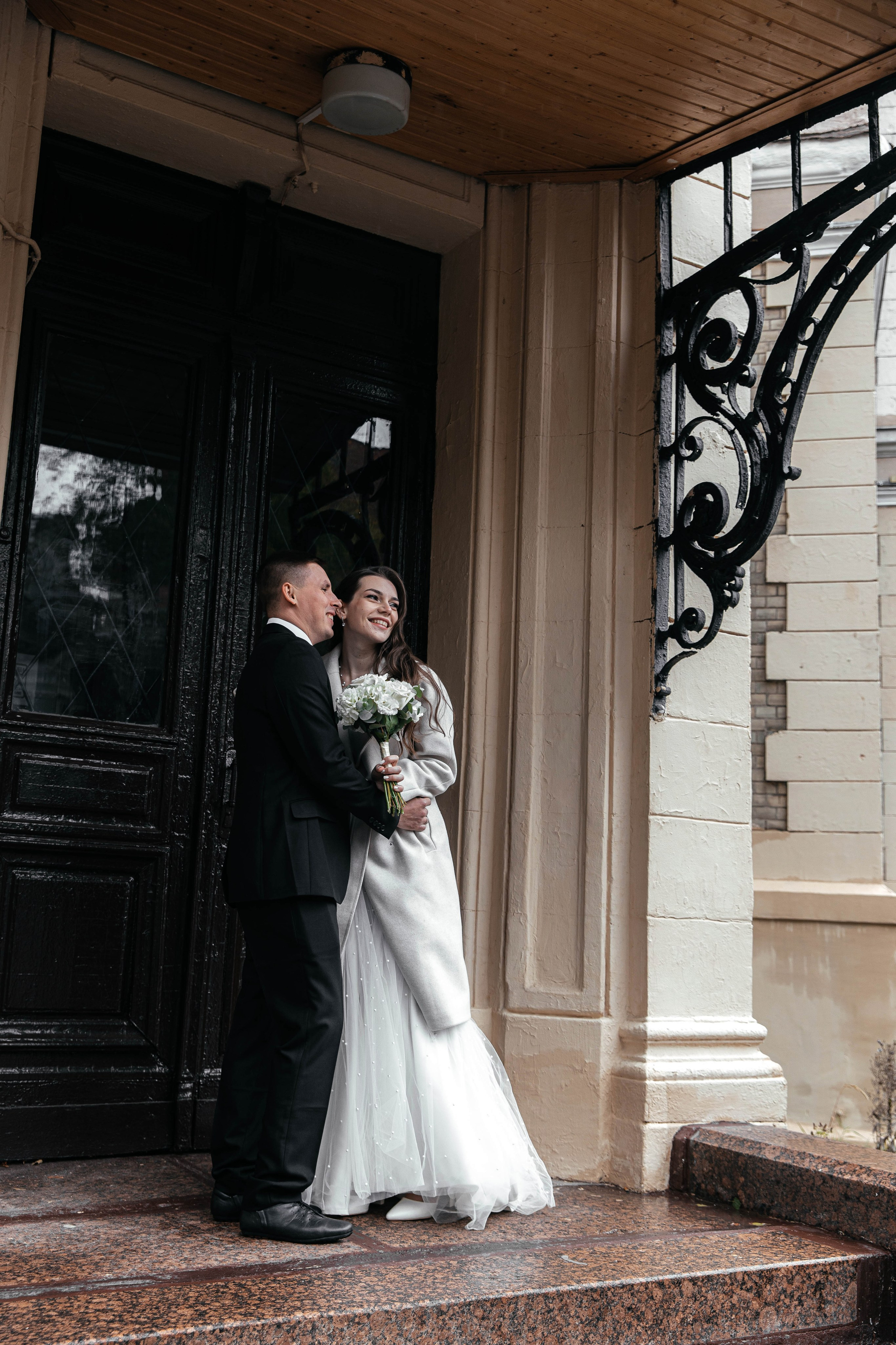 Прогулка под дождём. Свадебный фотограф в Москве