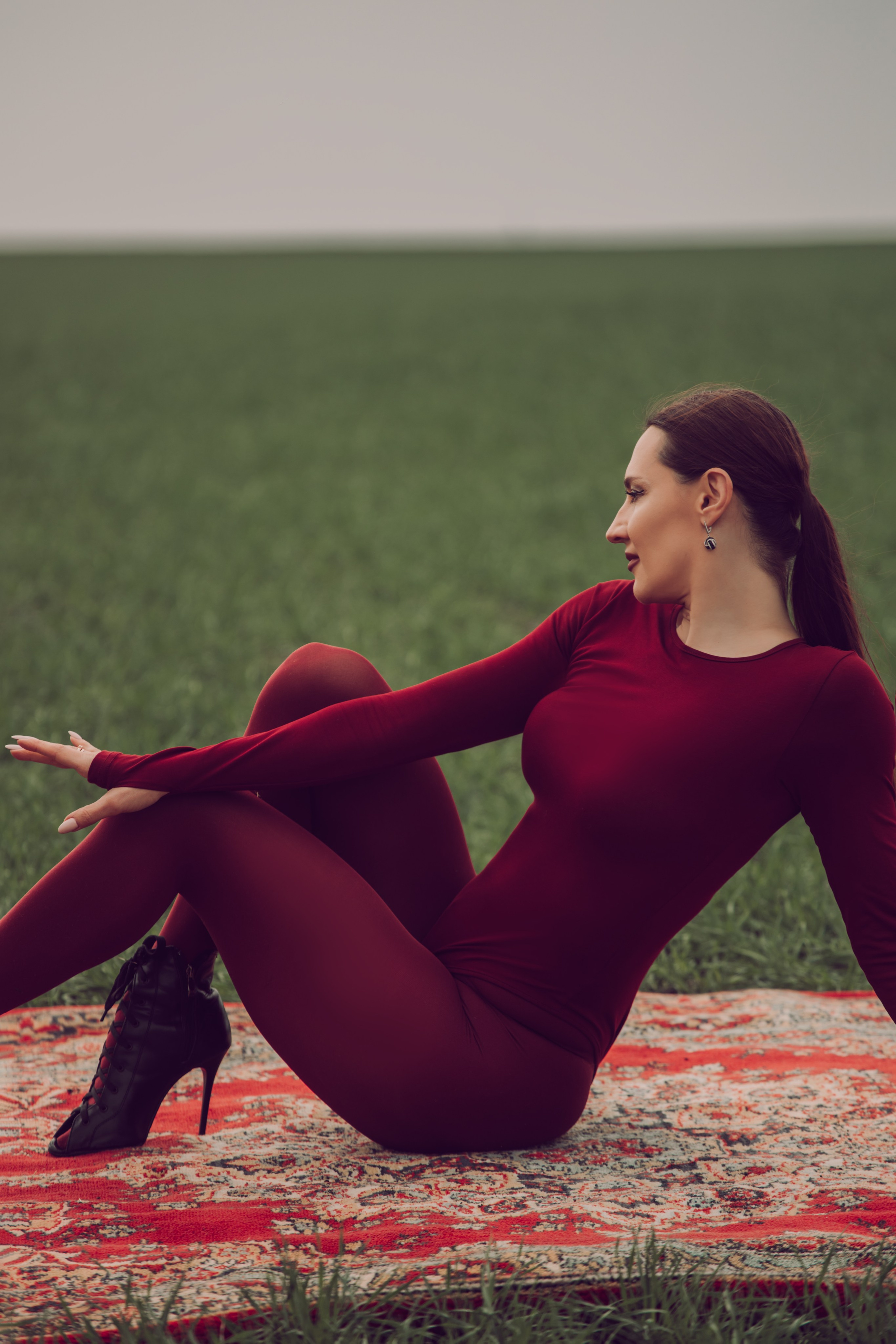 Фотосессия в поле с ковром. Свадебный и семейный фотограф в Краснодарском крае Мария Данилкина