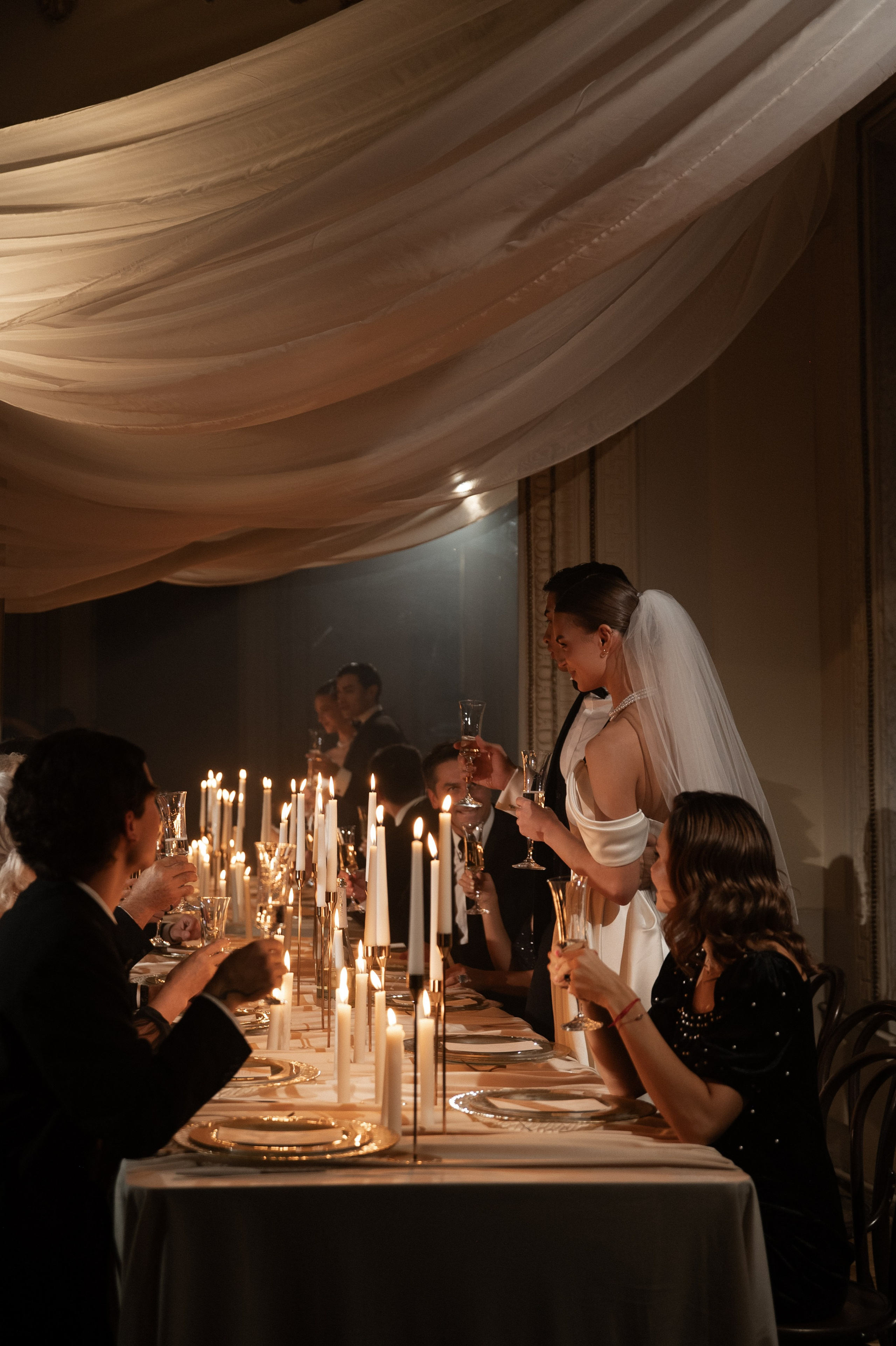 Камерный свадебный ужин при свечах в старинном особняке в фотостудии 21. Kult. Ярослава Ерина — свадебный фотограф в Москве