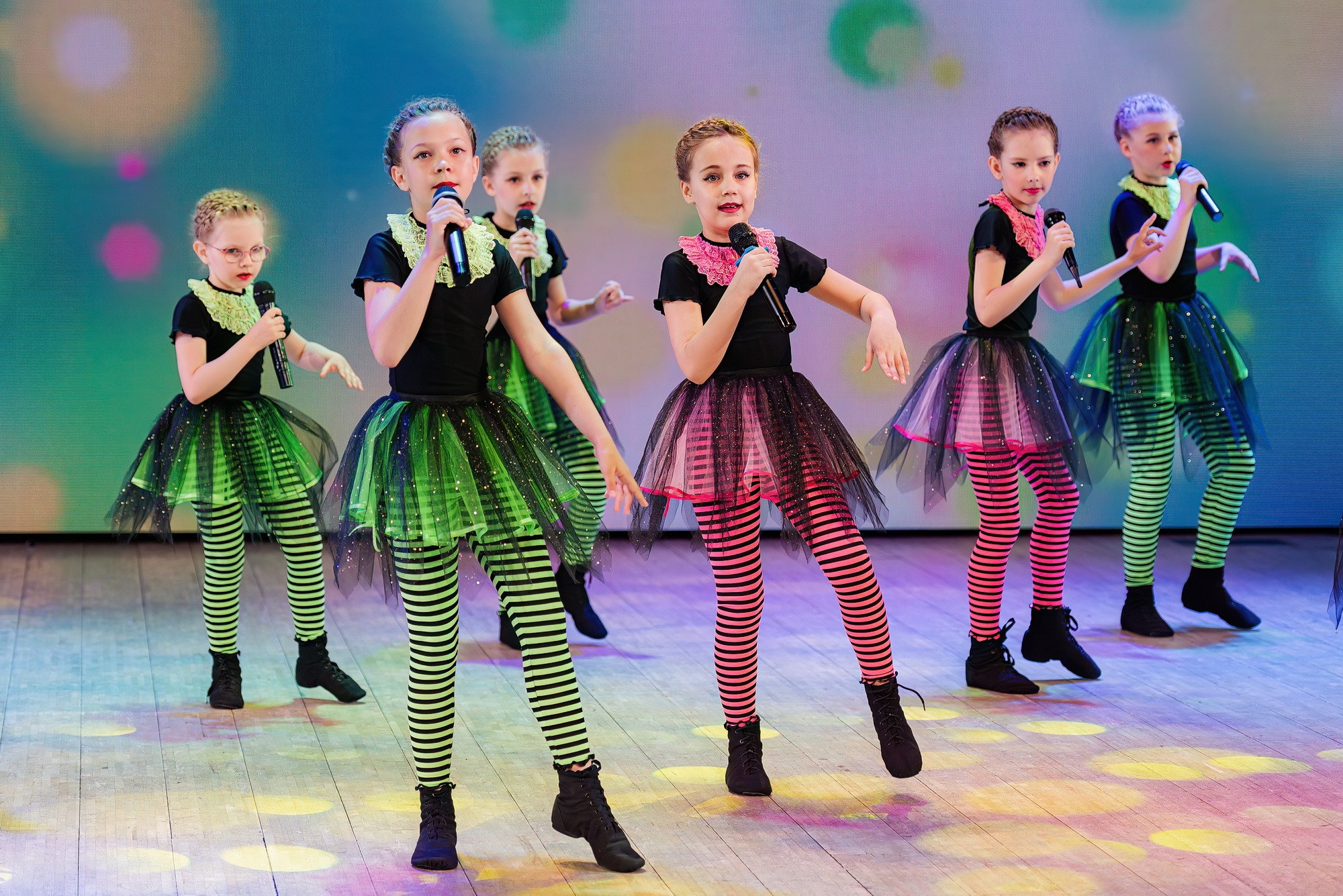 Отчетный концерт Образцового коллектива Алтая театра эстрадной песни «Созвездие». Свадебный и репортажный фотограф Никита Сницарев в Барнауле