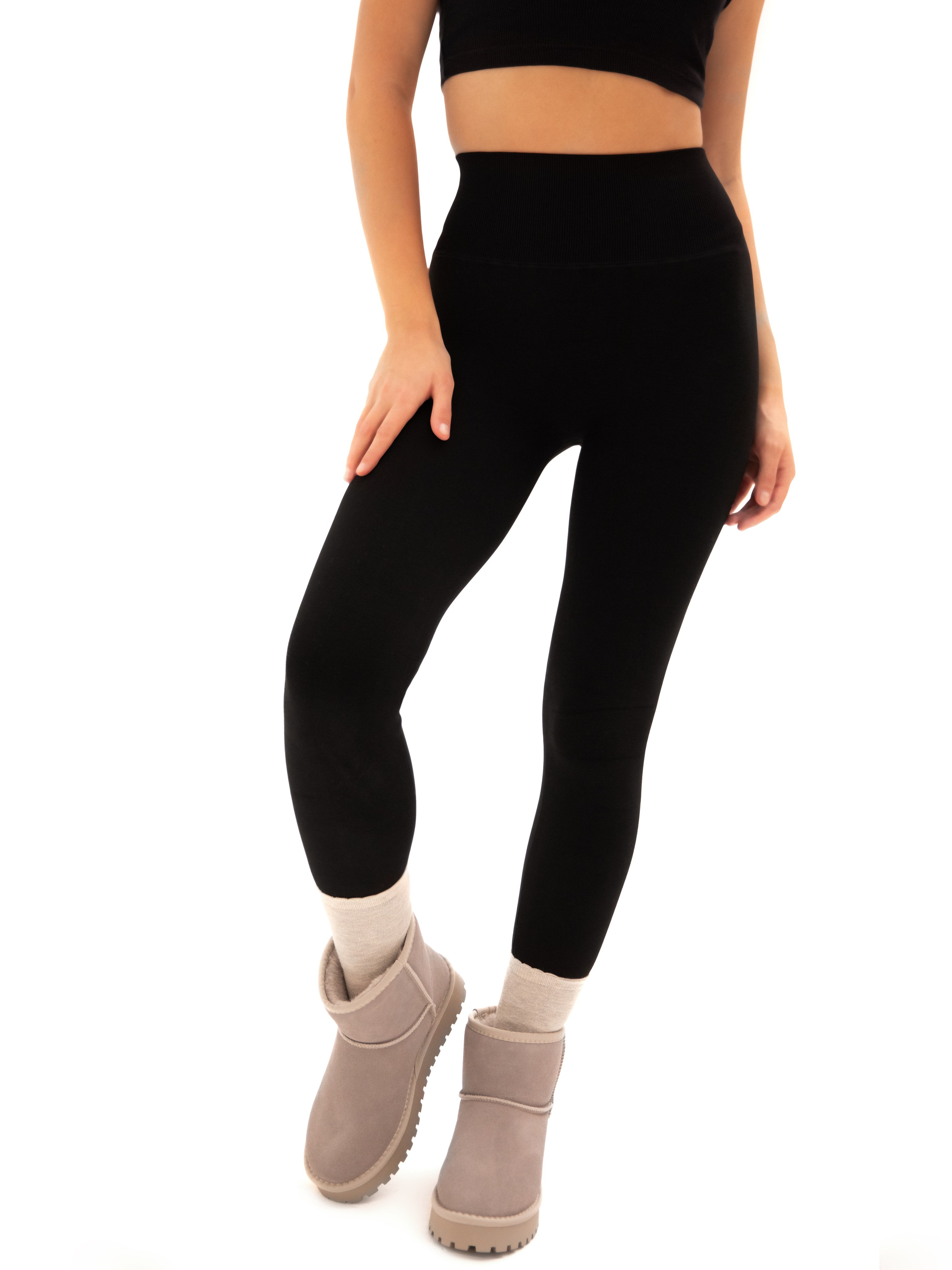 Женские лосины. Фотостудия предметной и модельной съёмки для маркетплейсов