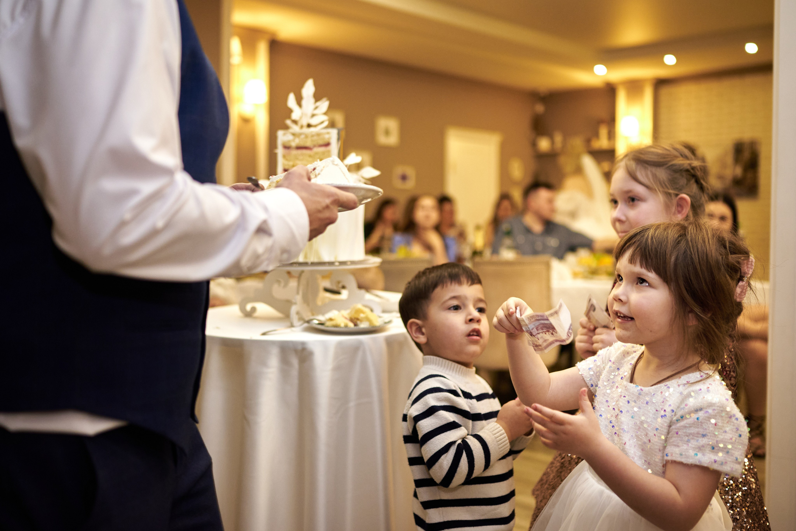 Фотограф Старый Оскол, Губкин. Свадебная фотосессия, доступная цена. Профессиональный фотограф Старый Оскол, Губкин — свадьба, венчание, крещение, юбилей и день рождения
