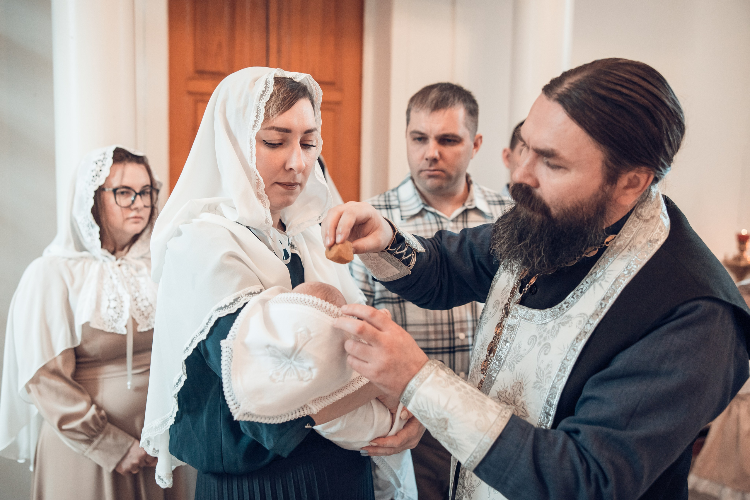 Таинство Крещения Виктории. Церковь Казанской иконы Божией Матери в Вышетравино. Семейный фотограф в Рязани и Рязанской области