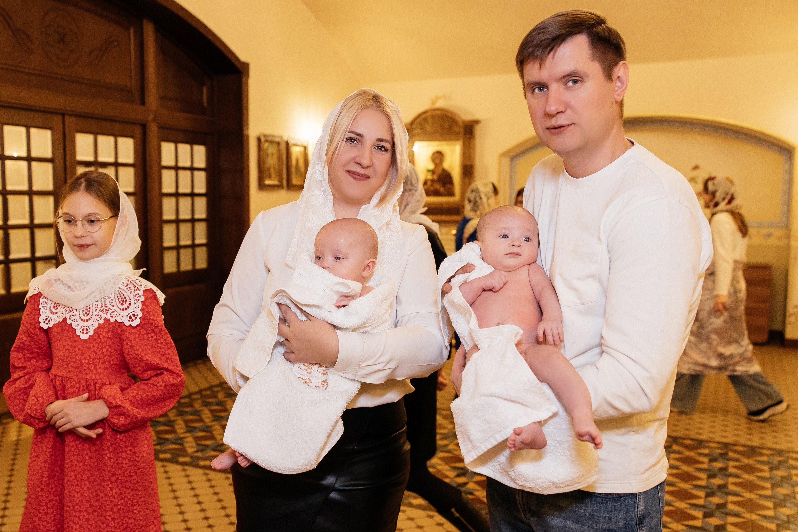 Таинство Крещения Александры и Алисы. Храм Покрова Пресвятой Богородицы. Семейный фотограф в Рязани и Рязанской области