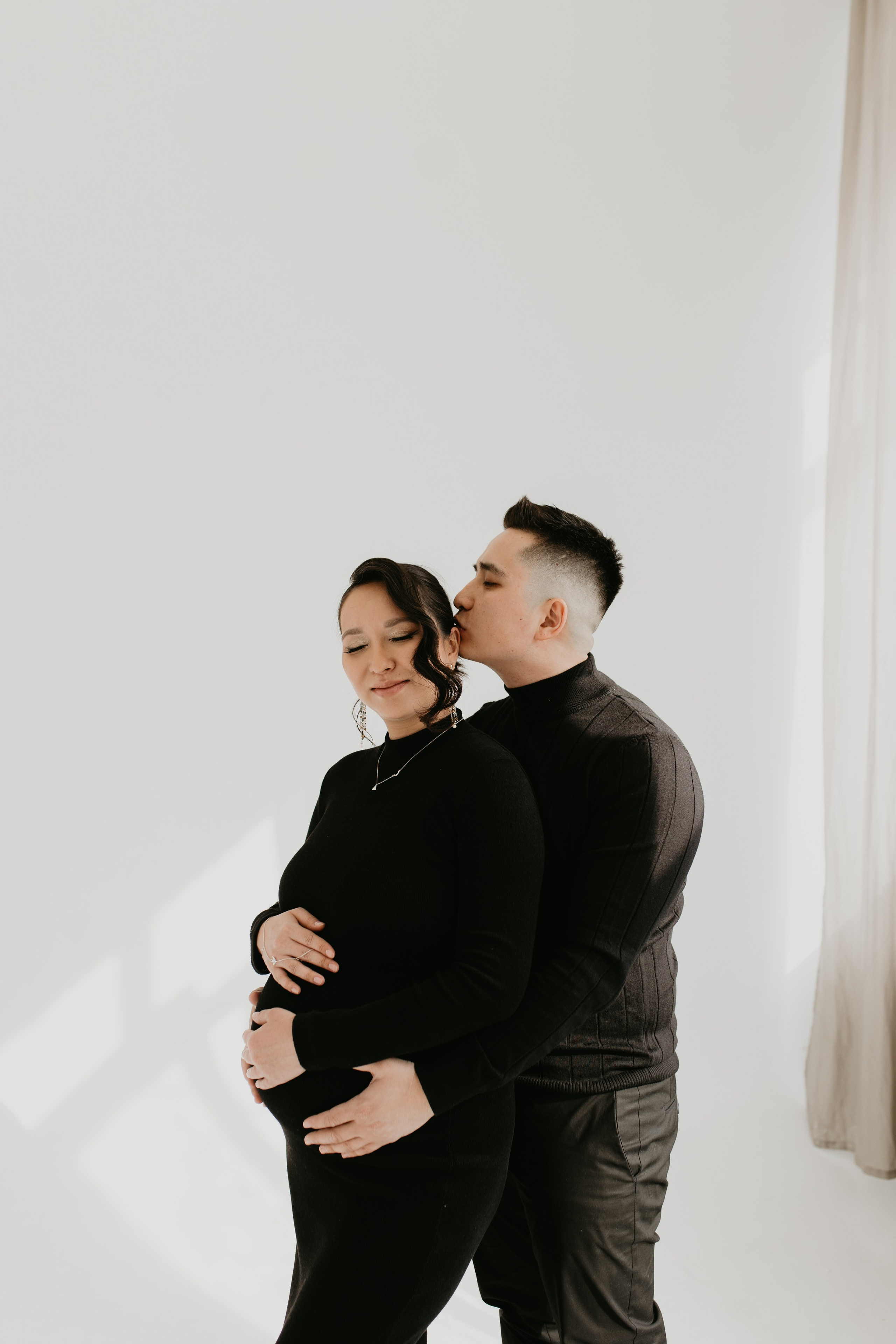 В ожидании Чуда. Свадебный и семейный фотограф в Алматы Laura Dosmann