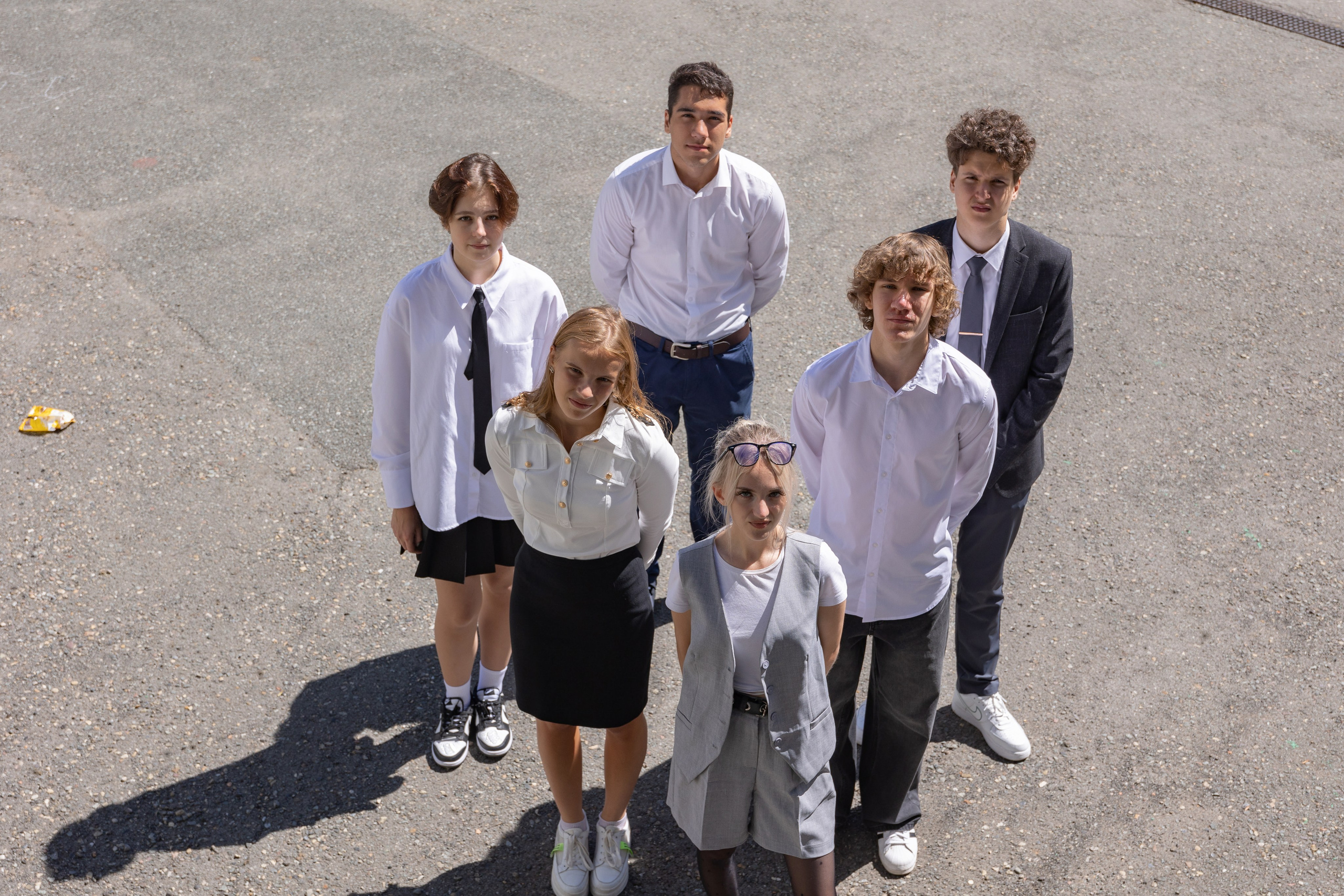 Идея для групповой фотографии, групповой снимок. школьная, фотосессия, выпускной, альбом, владивосток, приморский, край, современные, выпускные, альбомы, дальний, восток, портрет, школа, фотосессия, девушка, парень, ученик, школьник, фотограф, корабельная набережная