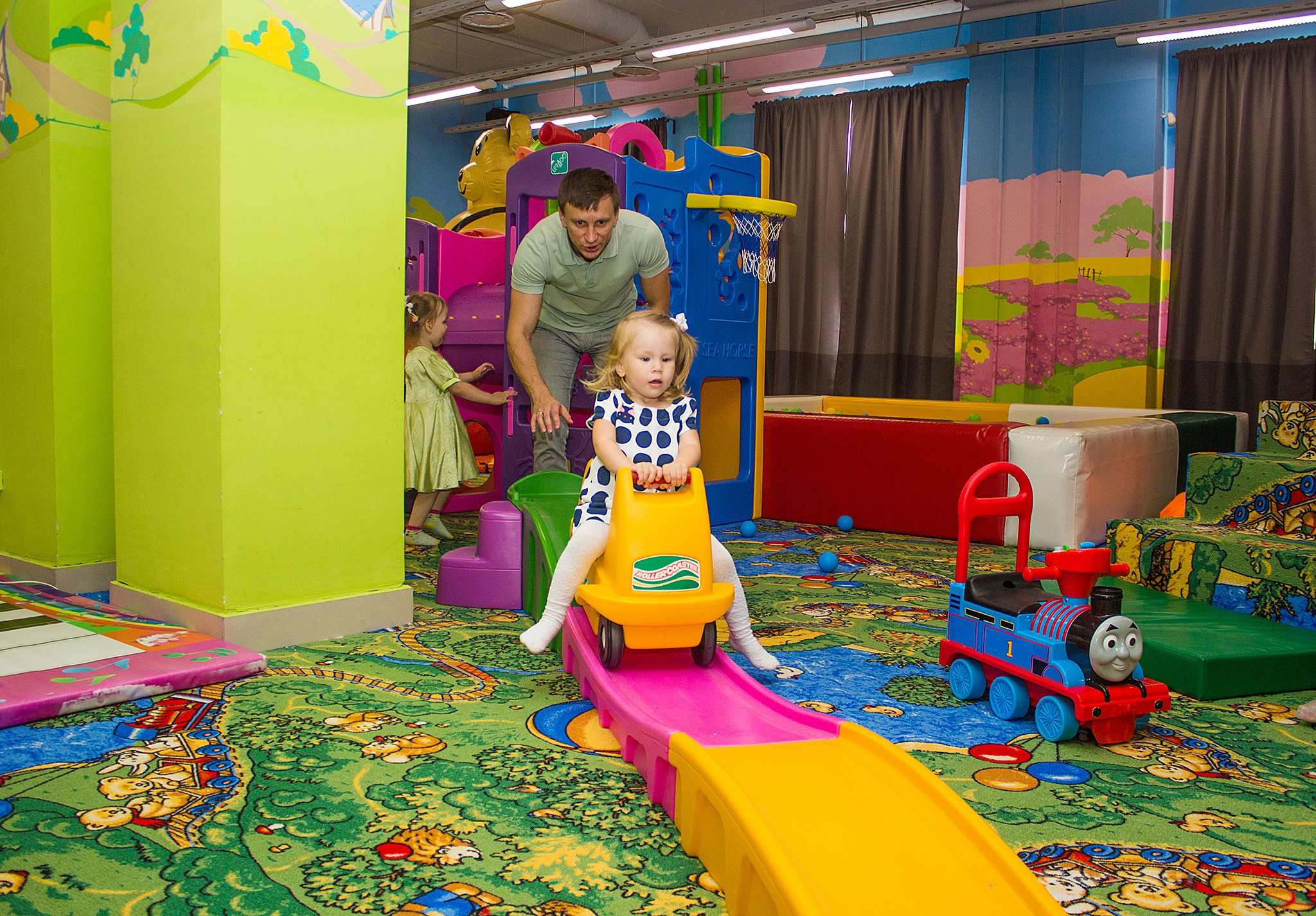 День рождения в стиле свинки Пеппа в Изумрудном городе. Детский и семейный фотограф, фотограф мероприятий Нижний Новгород