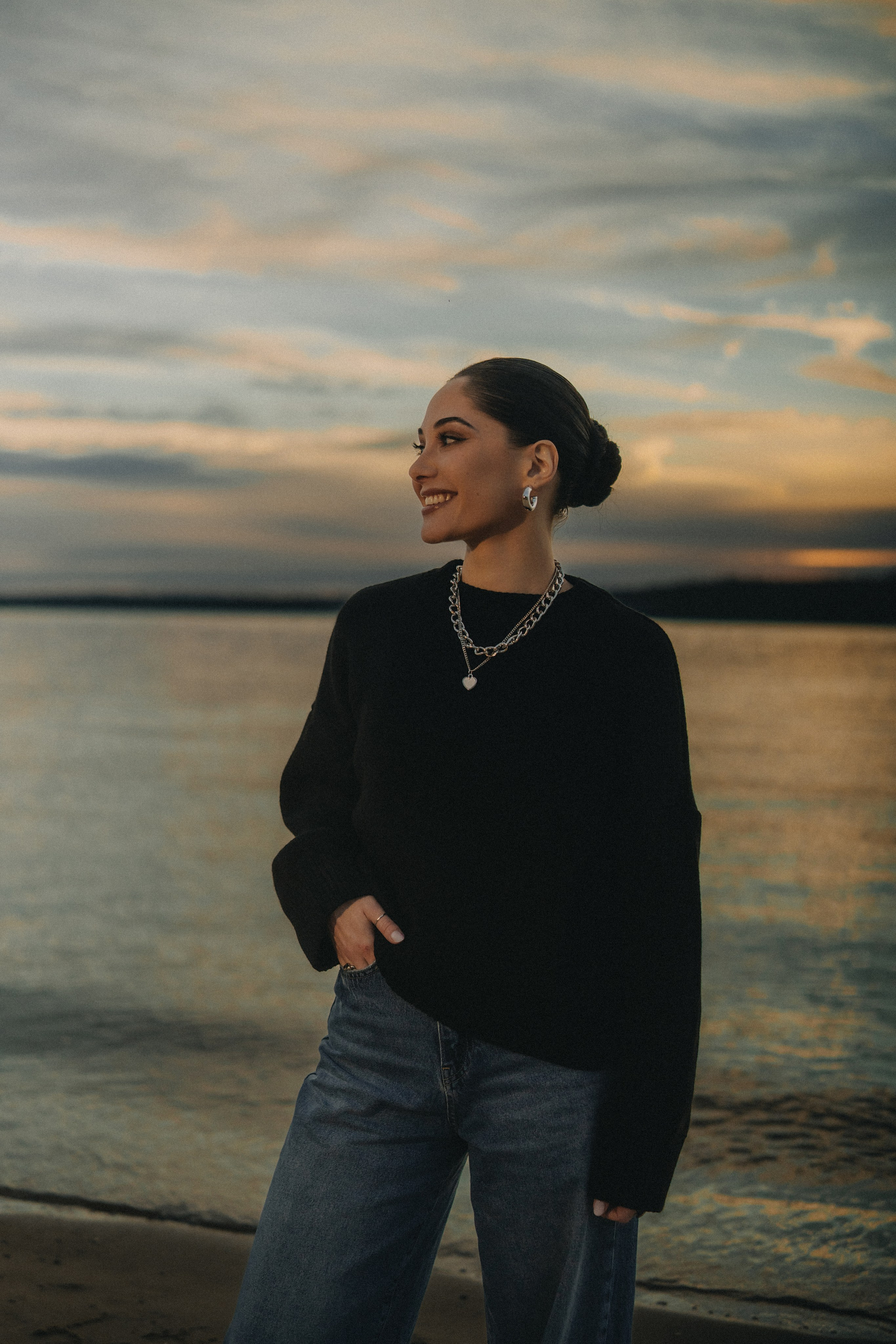 Юля | фотосессия на закате у воды. Портретный фотограф Москва