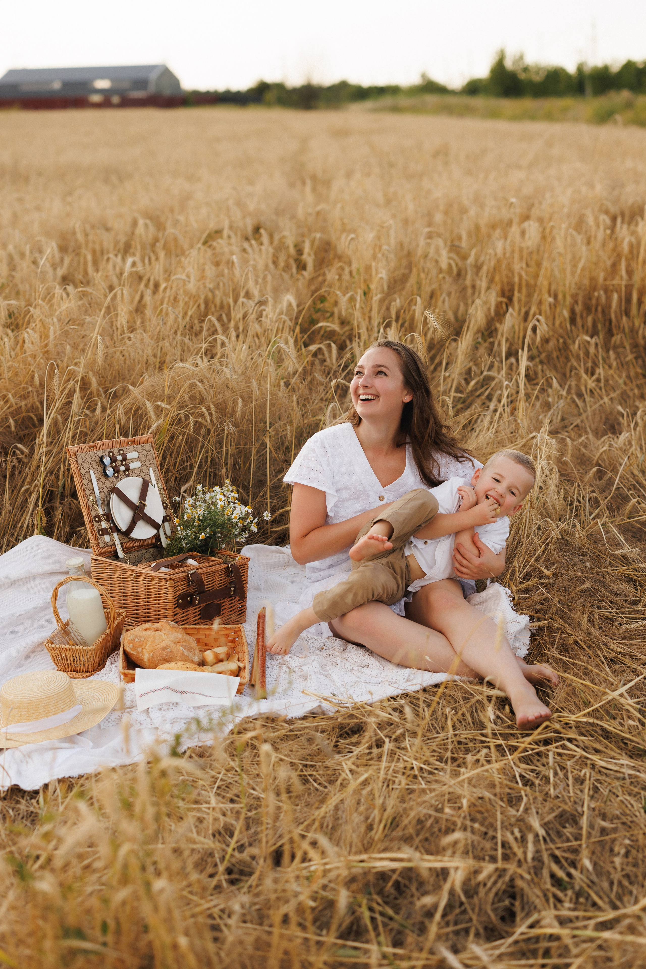 Пшеничное поле, семьи. Семейный и детский фотограф в Краснодаре Анна Трашкова