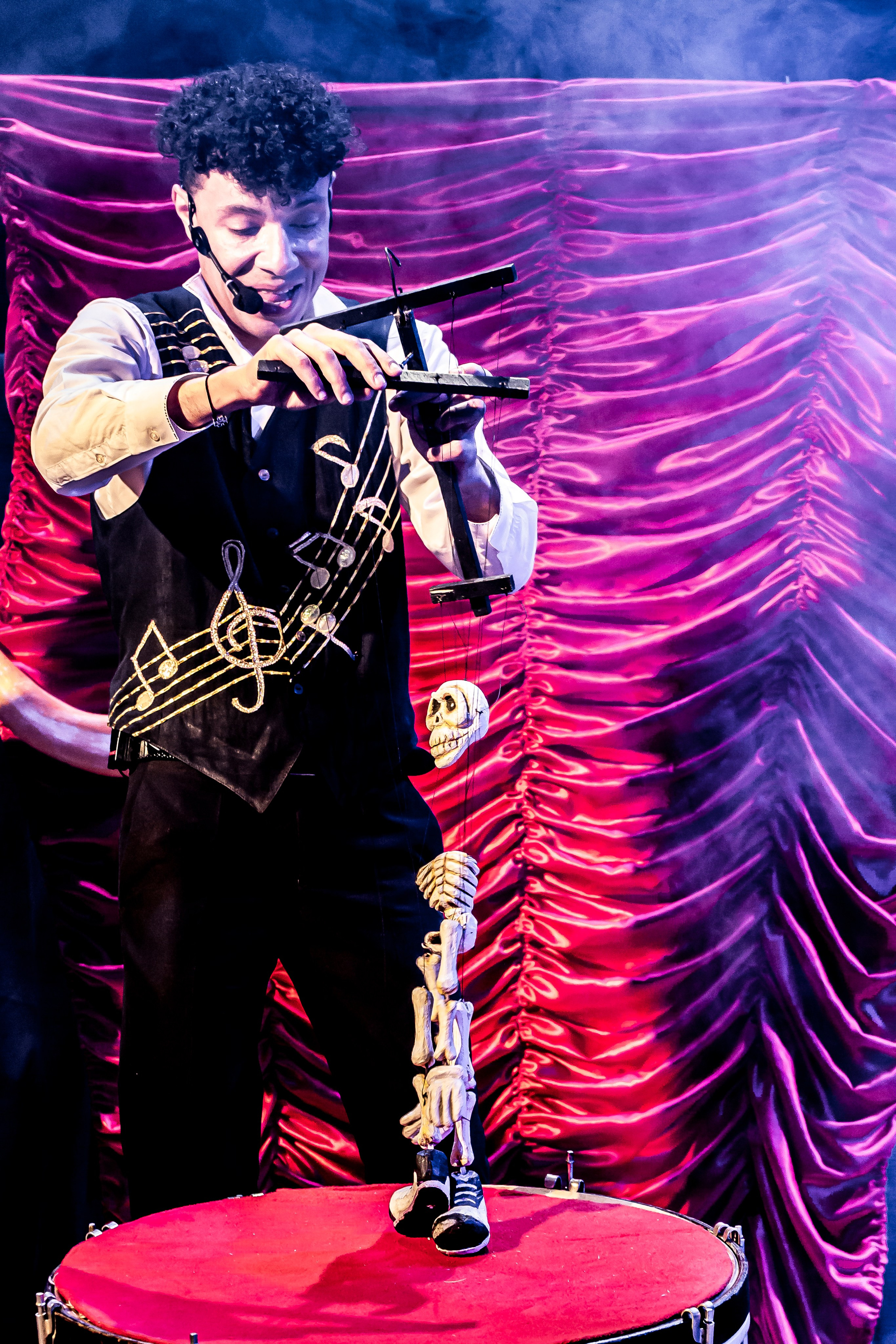 Цирк из Саквояжа спектакль театра САКВОЯЖ. Фотограф в Сочи Юрий Шептаев