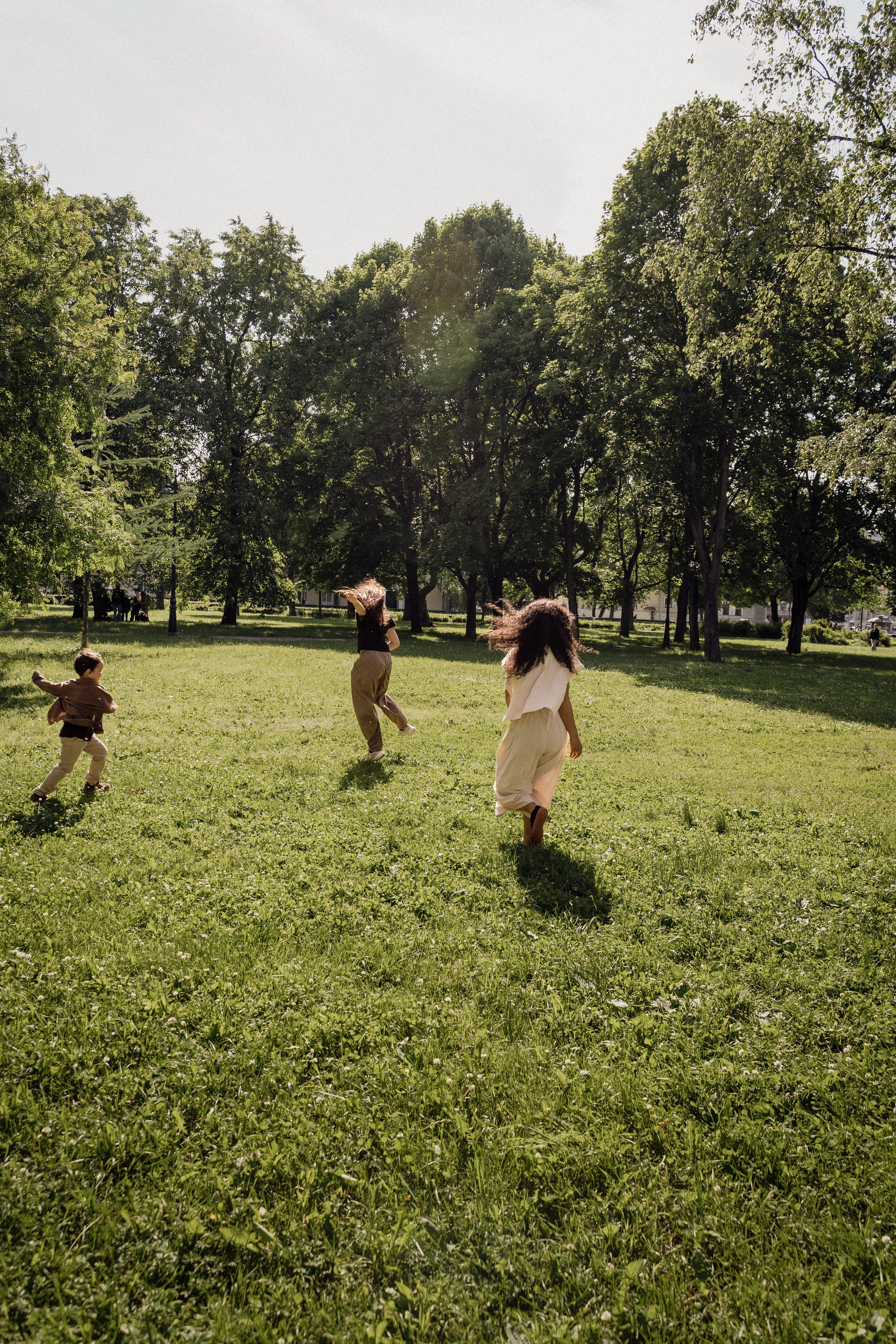 Лида, Даня и Эвелина 🤍 Всех нужнее и дороже, всех доверчивей и строже в этом мире доброта. Лайфстайл фотограф в Санкт-Петербурге — Наташа Шмидт