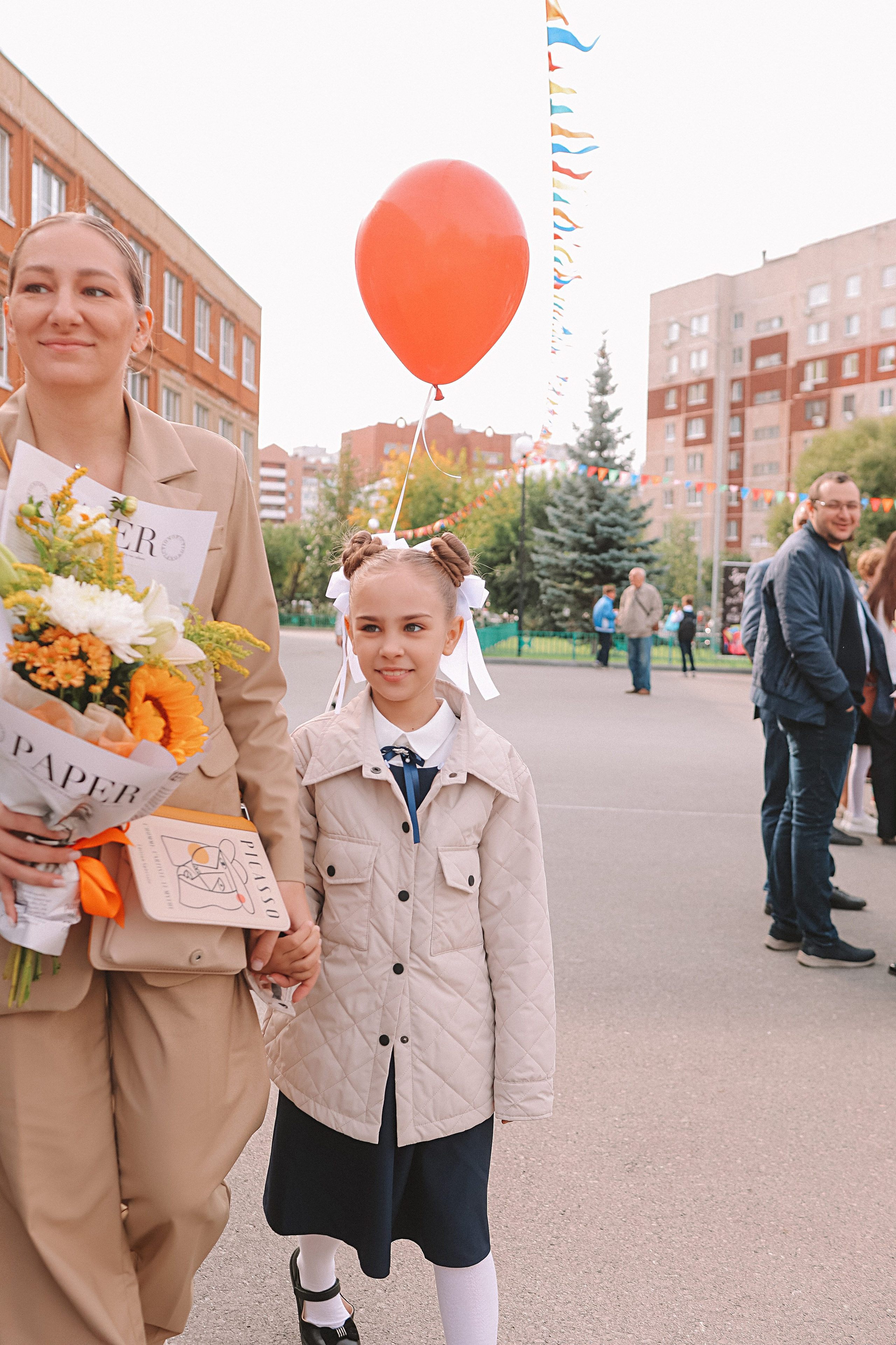1 сентября линейка+кл час+портреты. Семейный фотограф Тюмень, фотограф на роды Салмина Мария