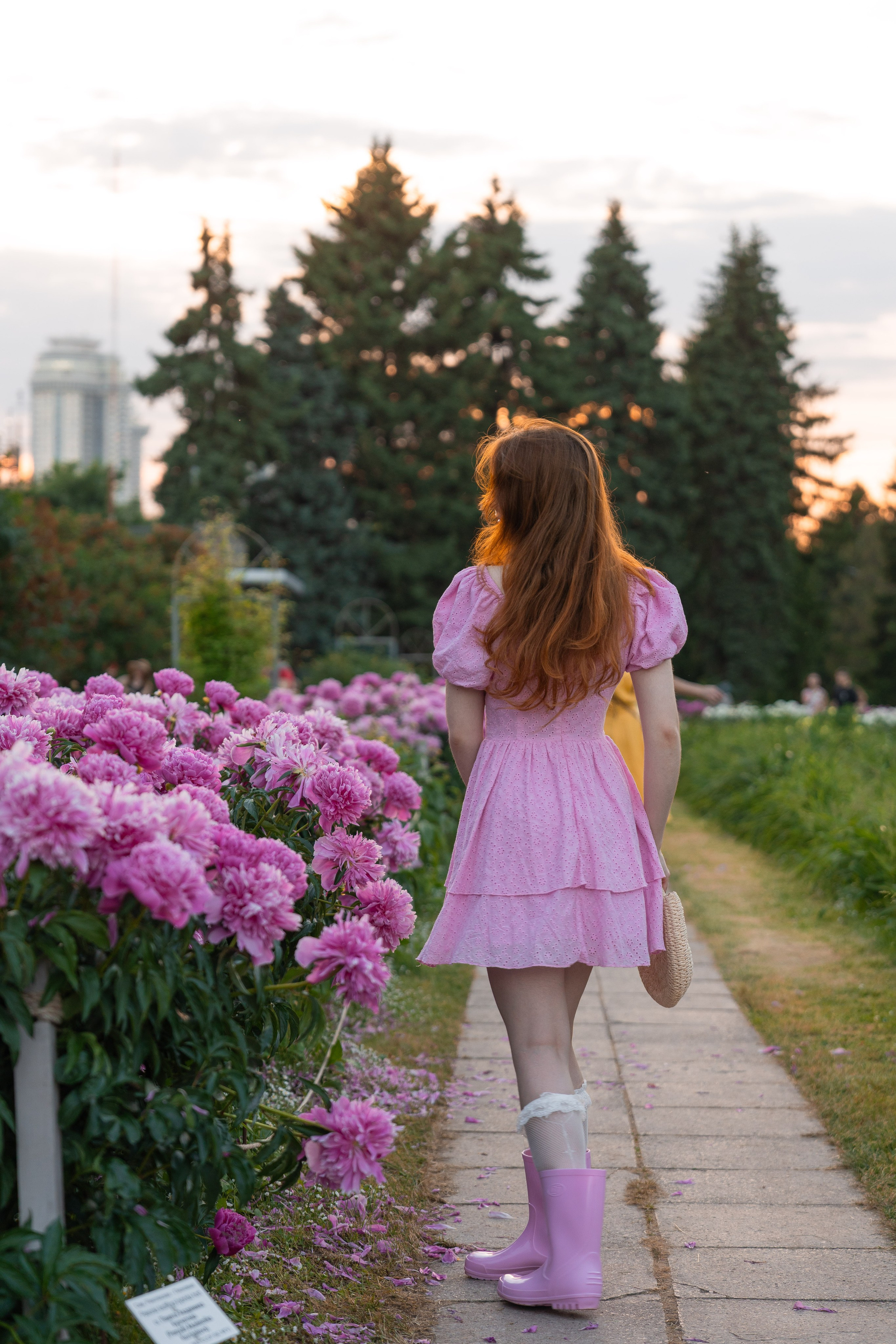 Индивидуальная фотосессия в пионах в Москве