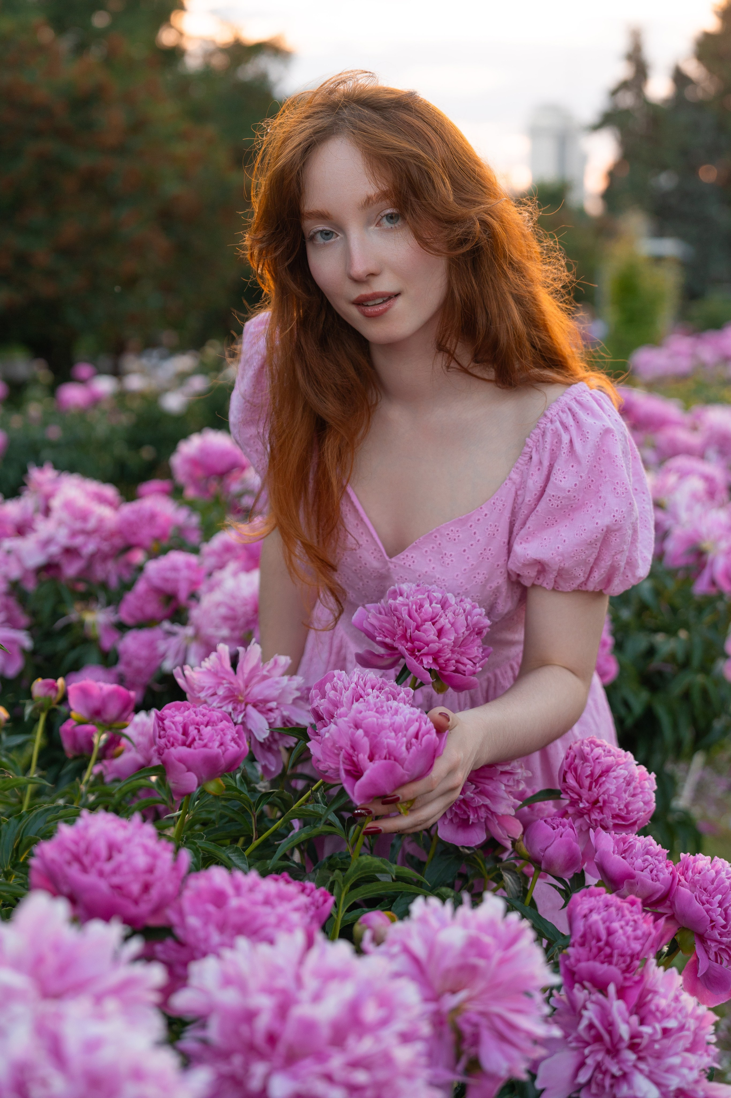 Индивидуальная фотосессия в пионах в Москве