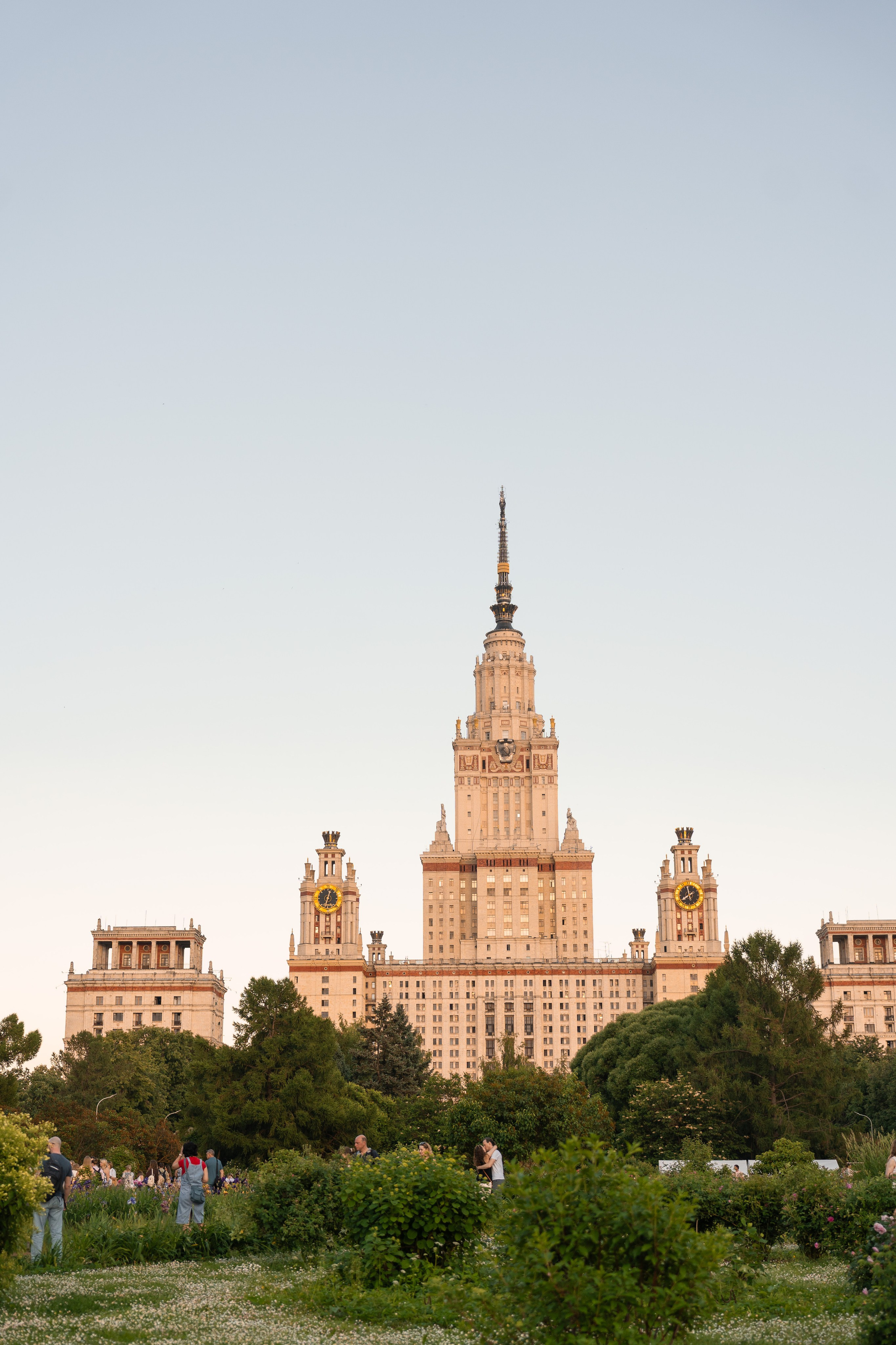 Индивидуальная фотосессия в пионах в Москве