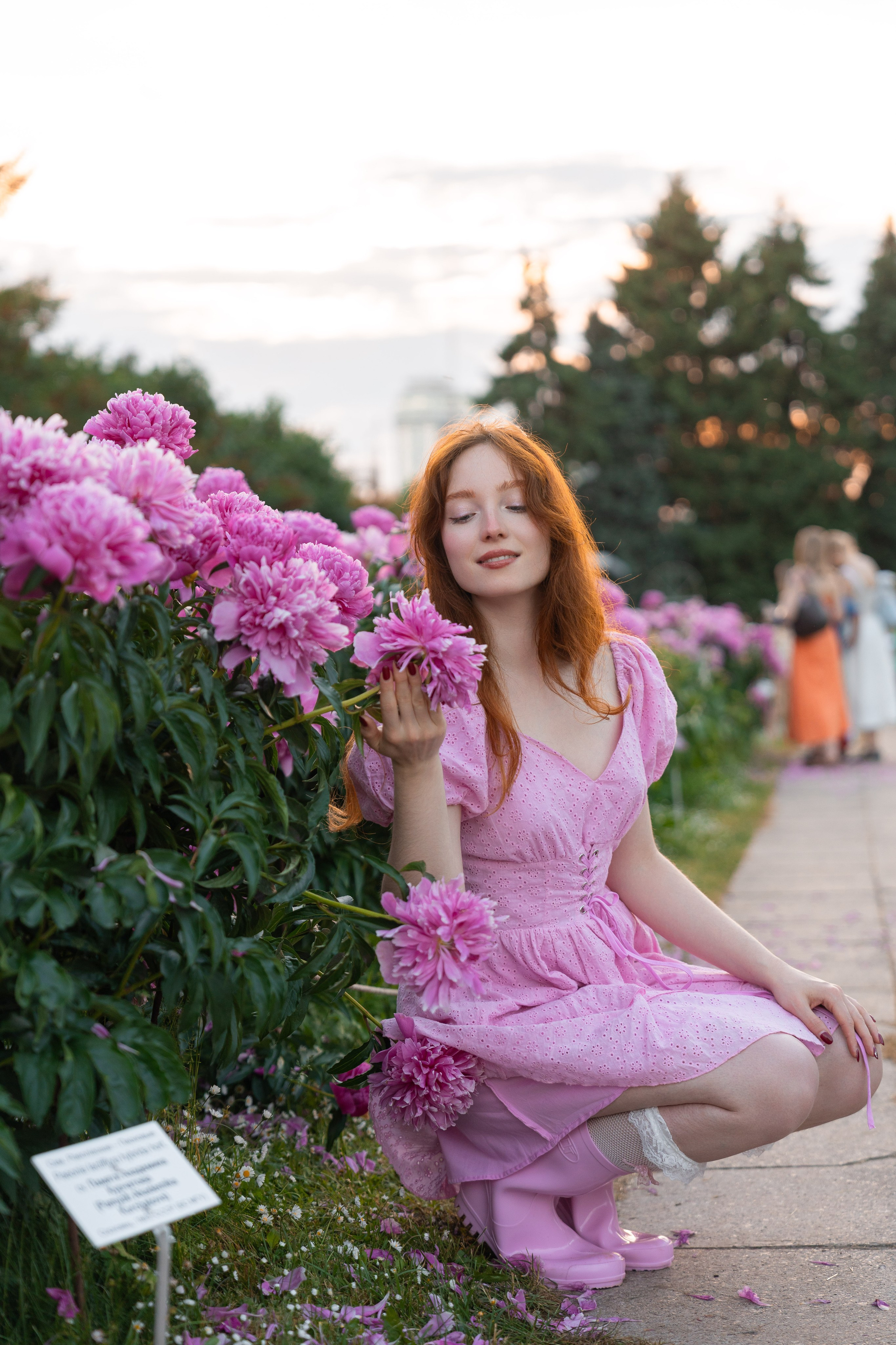 Индивидуальная фотосессия в пионах в Москве