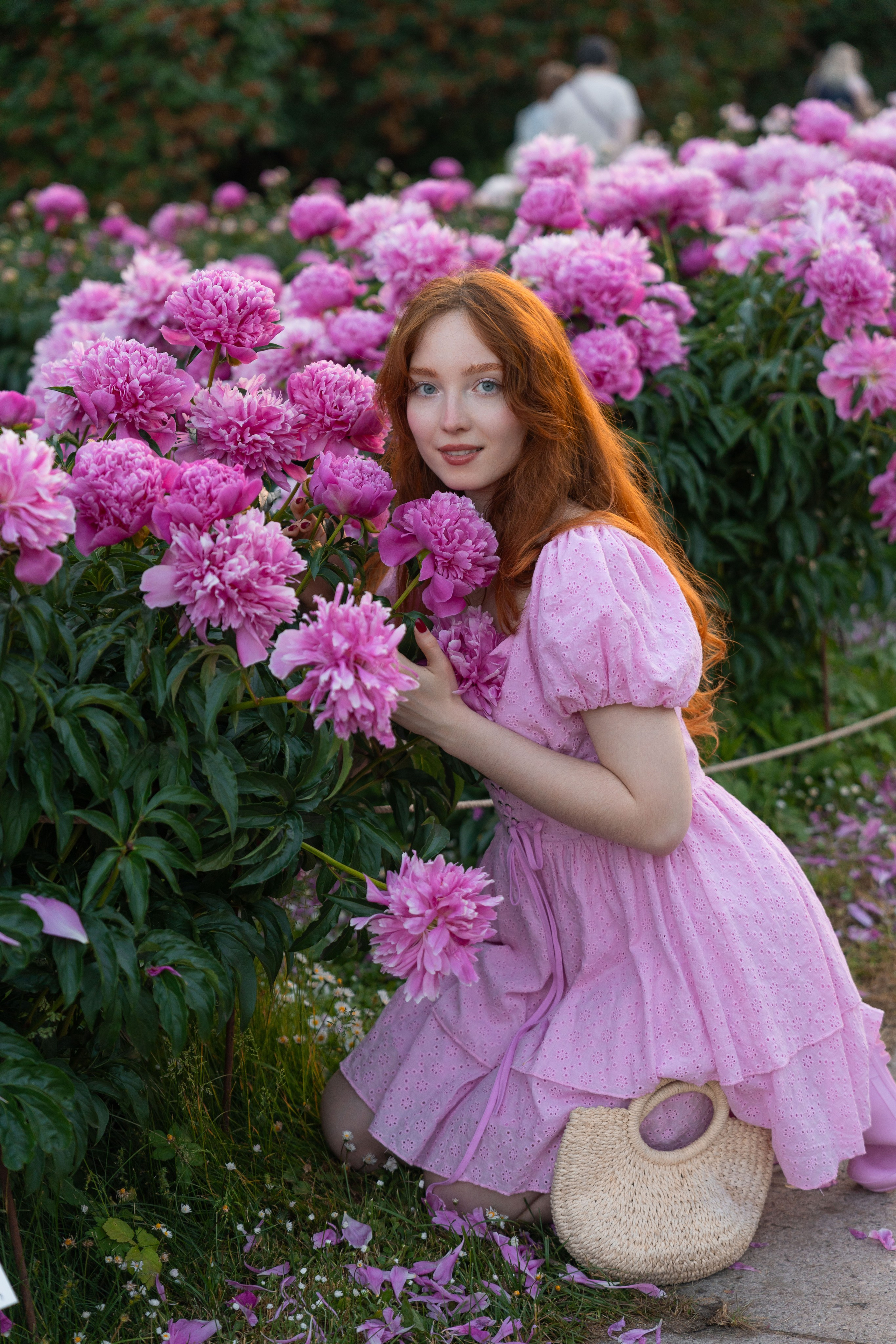 Индивидуальная фотосессия в пионах в Москве