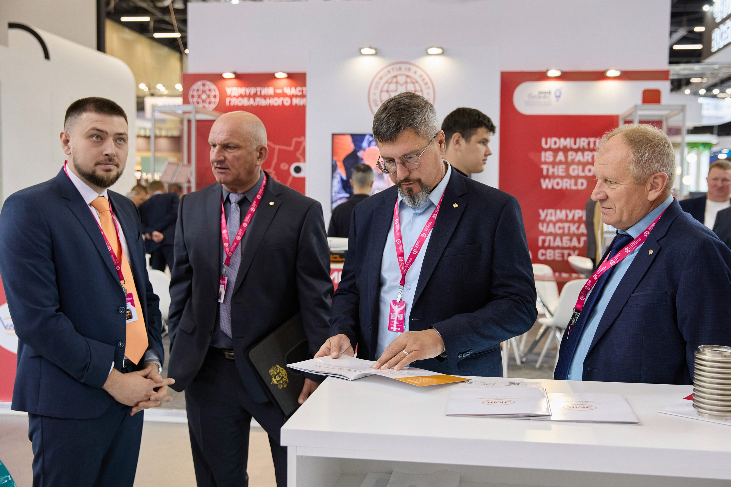 Выставка. Свадебная, репортажная фотосъемка и видеосъемка в Минске. Илья и Юлия Ширмановы. Фотограф | Видеограф | Минск