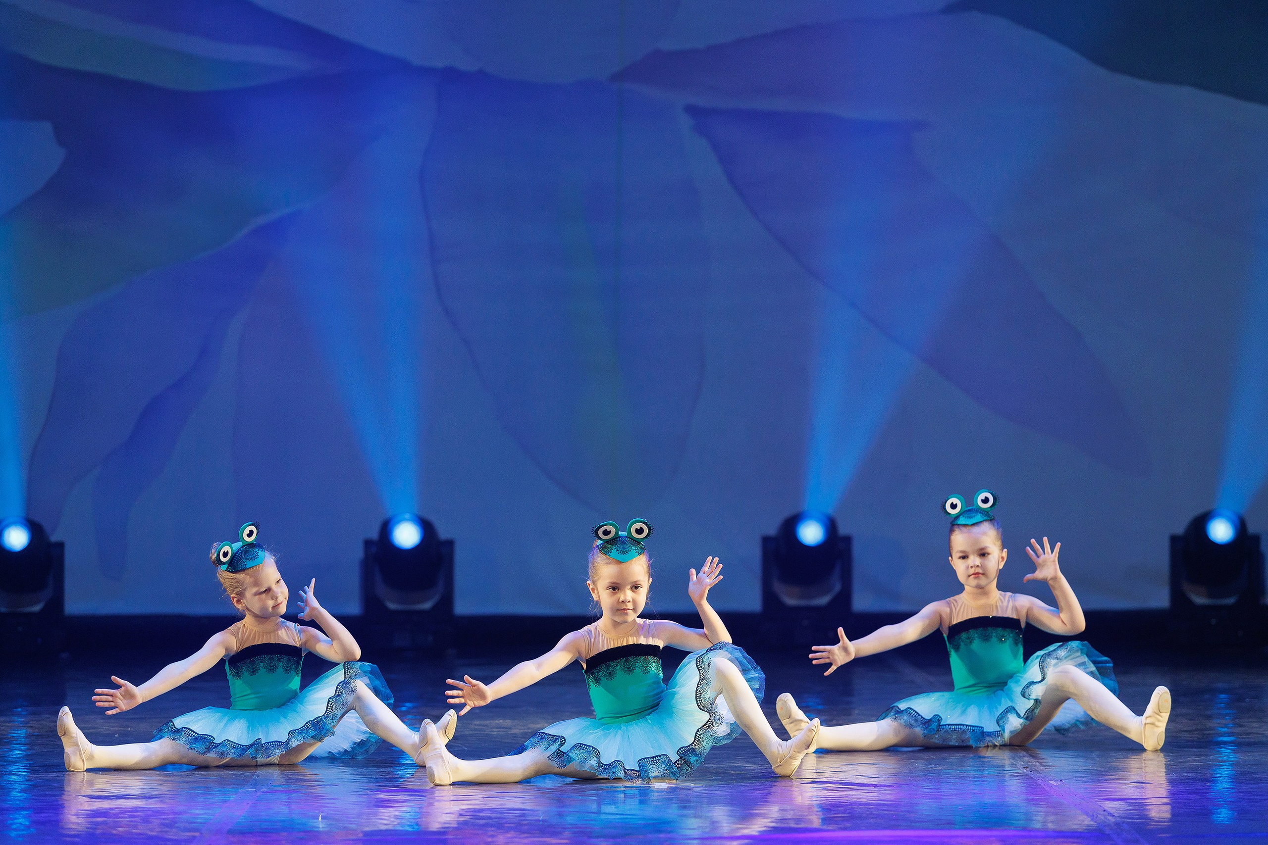 Репортажная фотосъемка отчетного концерта студии танцвев LilBallerine. Профессиональный фотограф в Новосибирске