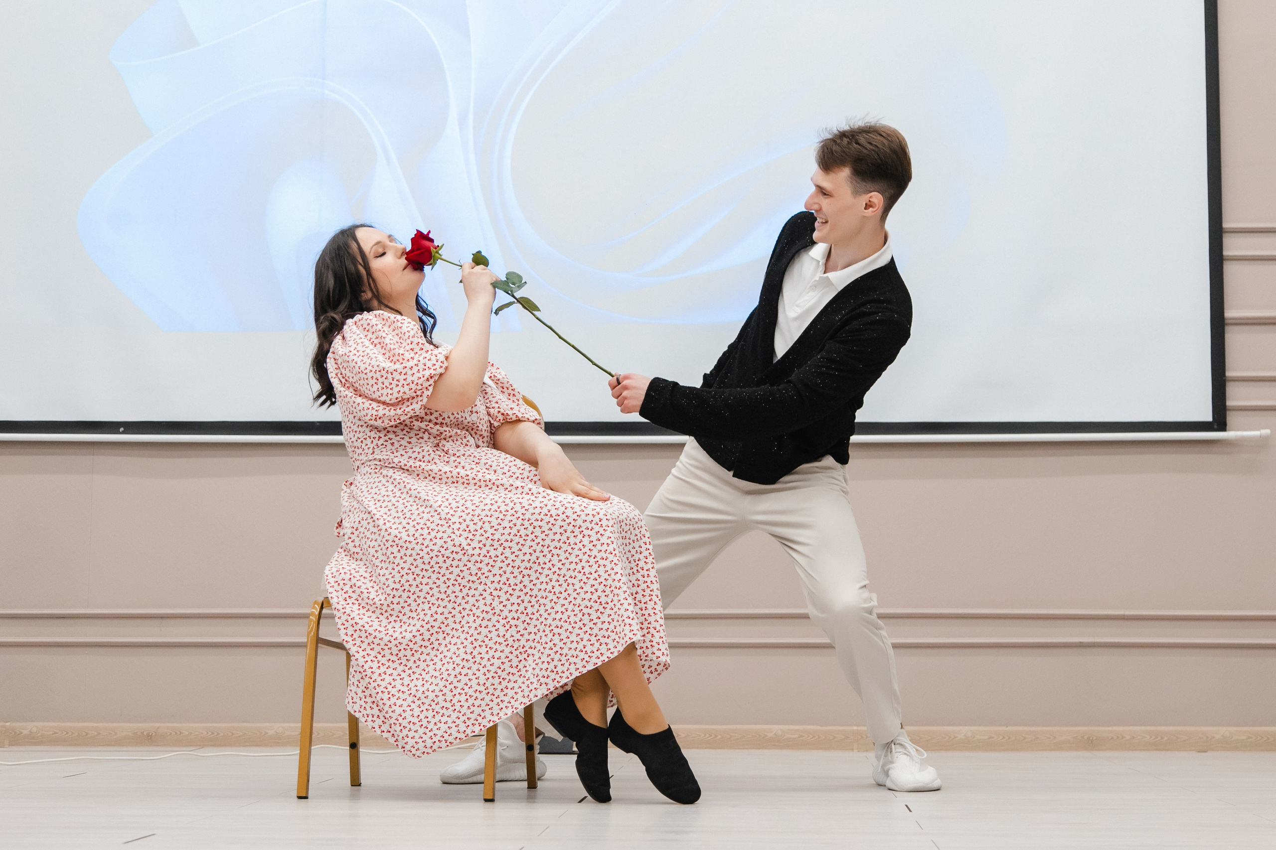 Дамский клуб 17 мая 2025. Роман Урумбаев фотограф Нижневартовск