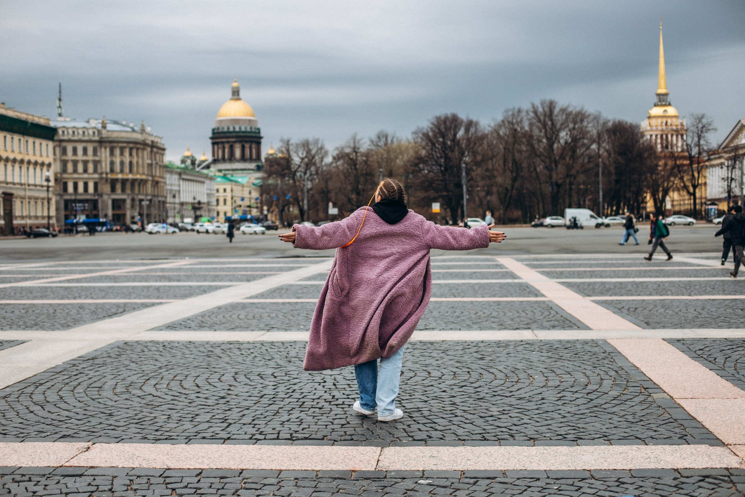 Лиза в апреле. Фотопрогулка в Петербурге. Индивидуальный и семейный фотограф в Санкт-Петербурге
