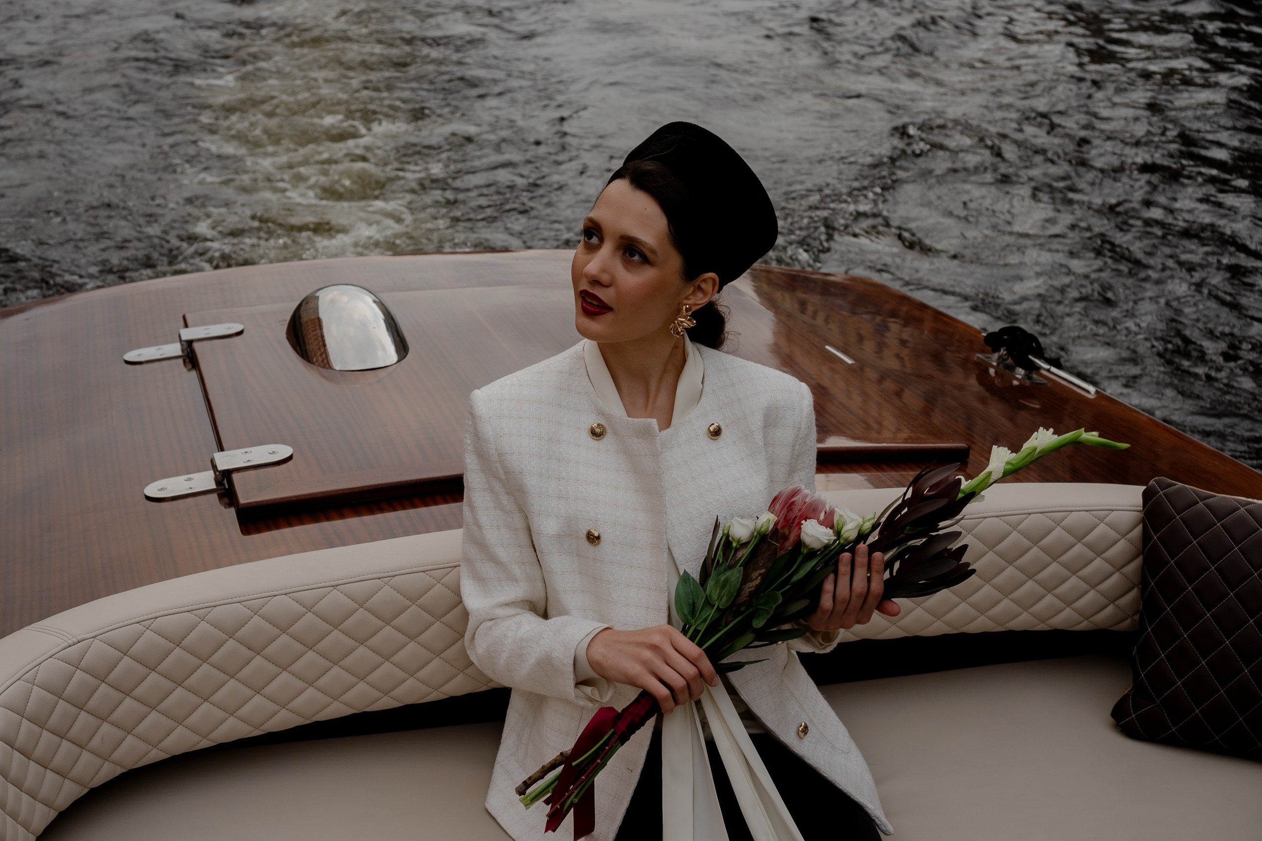 СВАДЕНБНАЯ СЬЕМКА НА КАТЕРЕ ПО КАНАЛАМ САНКТ-ПЕТЕРБУРГА И В АКВАТОРИИ НЕВЫ. Профессиональный фотограф, Санкт-Петербург — Виктория Богомолова