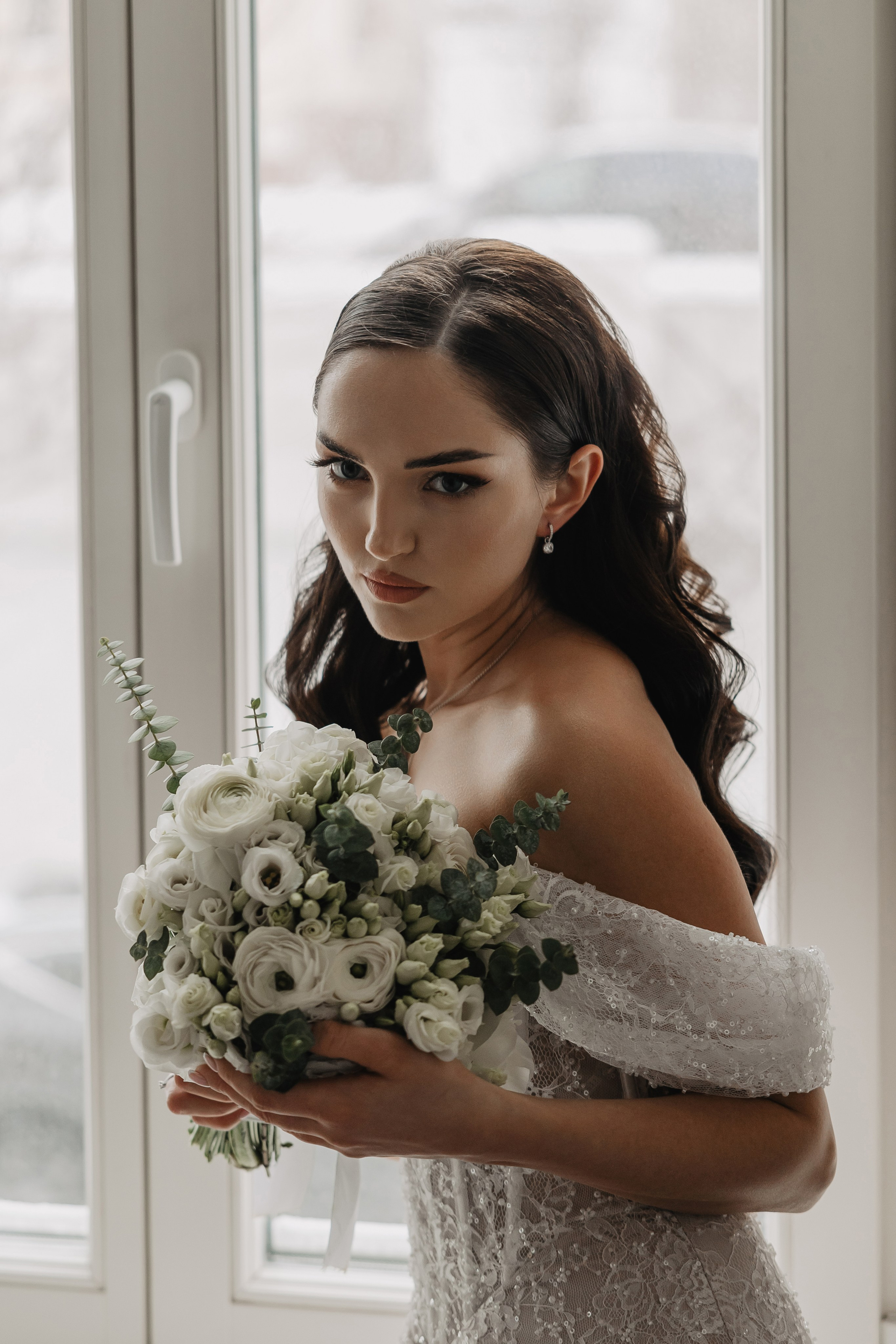 Свадебное утро жениха и невесты и свадебные сборы в отеле Twelve Reasons в Москве