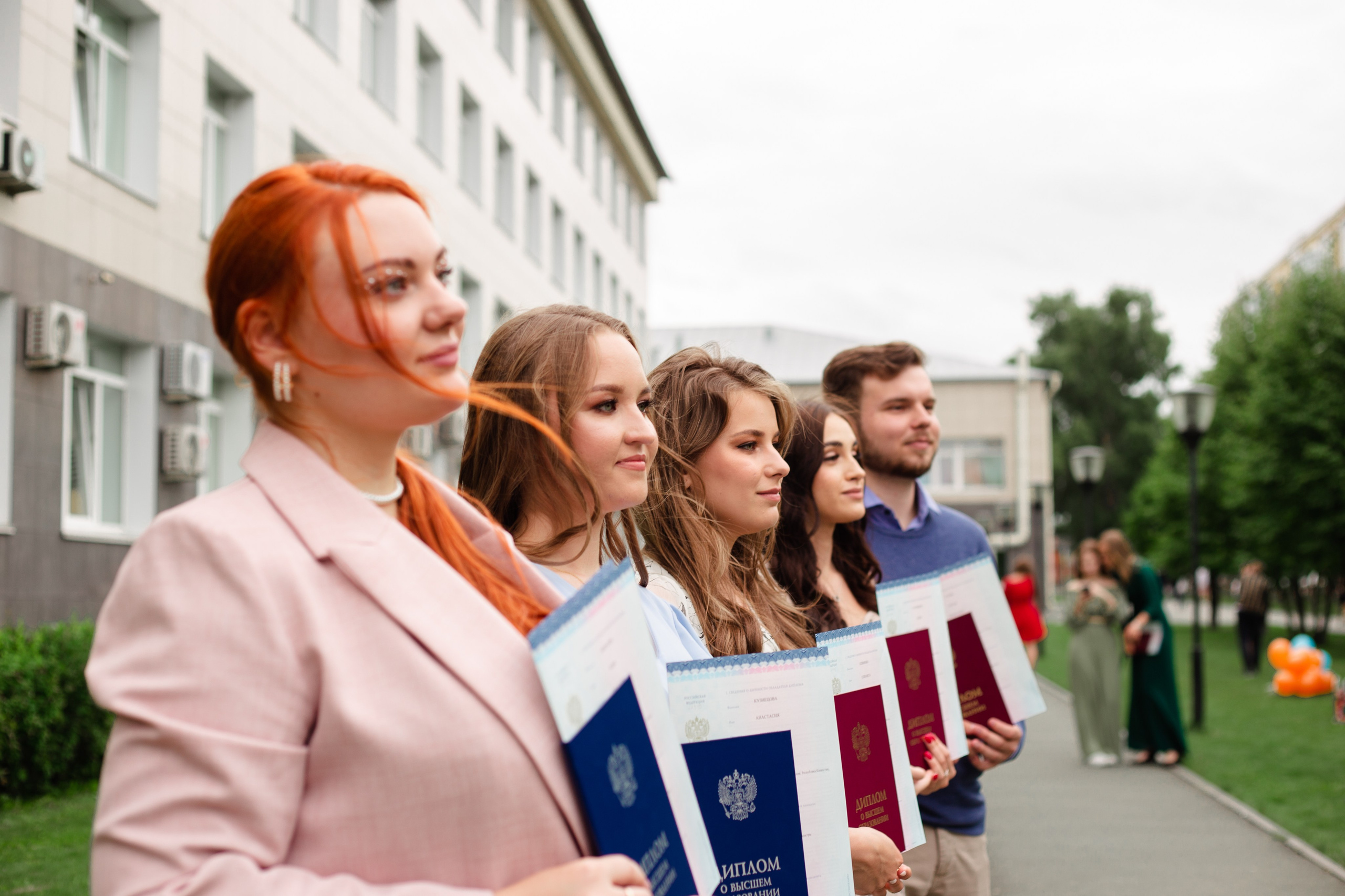 Вручение дипломов (СГУГиТ, 2022). Свадебный и портретный фотограф в Новосибирске Любовь Исакова
