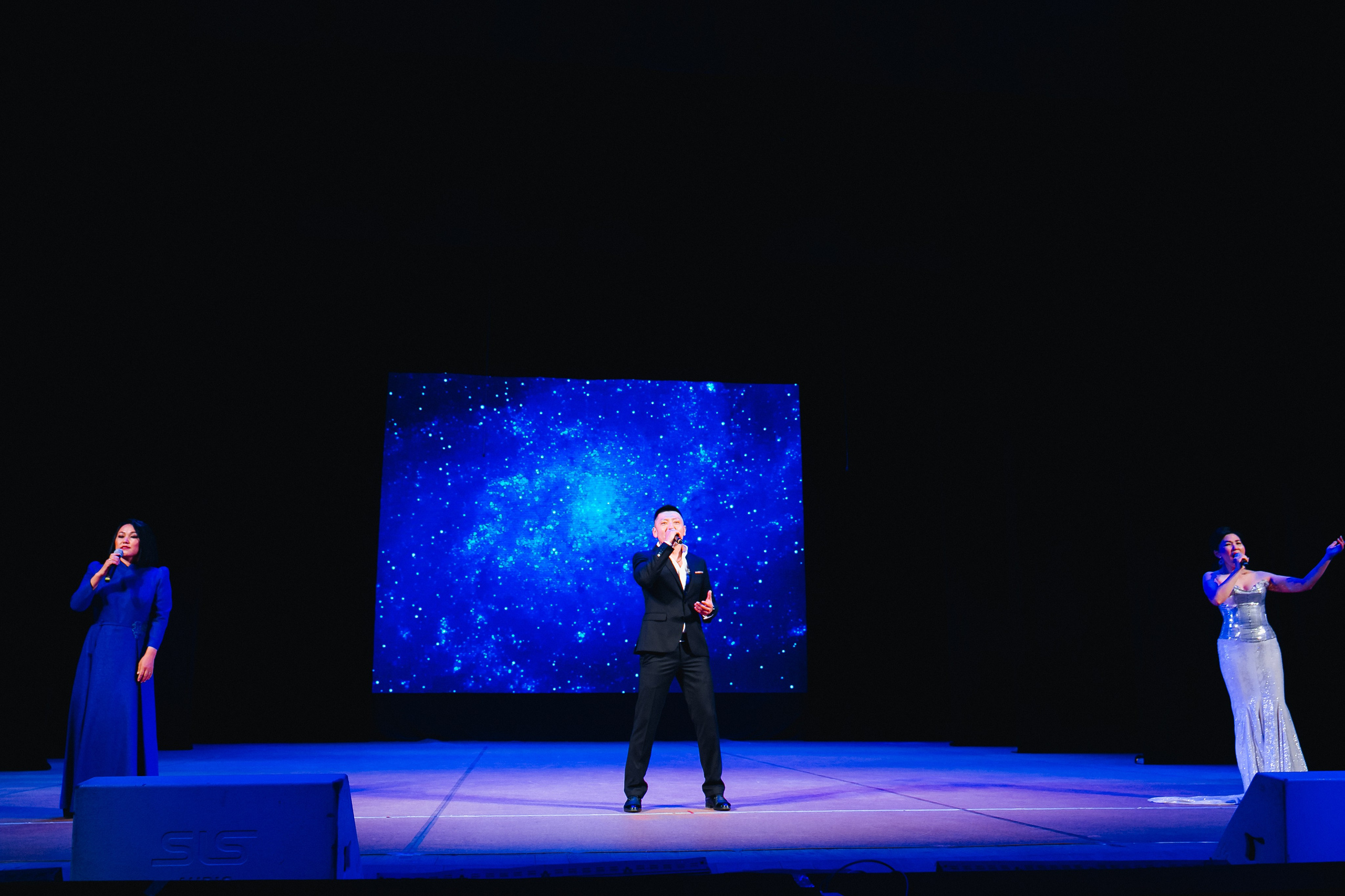 Вручение аттестатов 14 Гимназия. Свадебный и семейный фотограф в Улан-Удэ