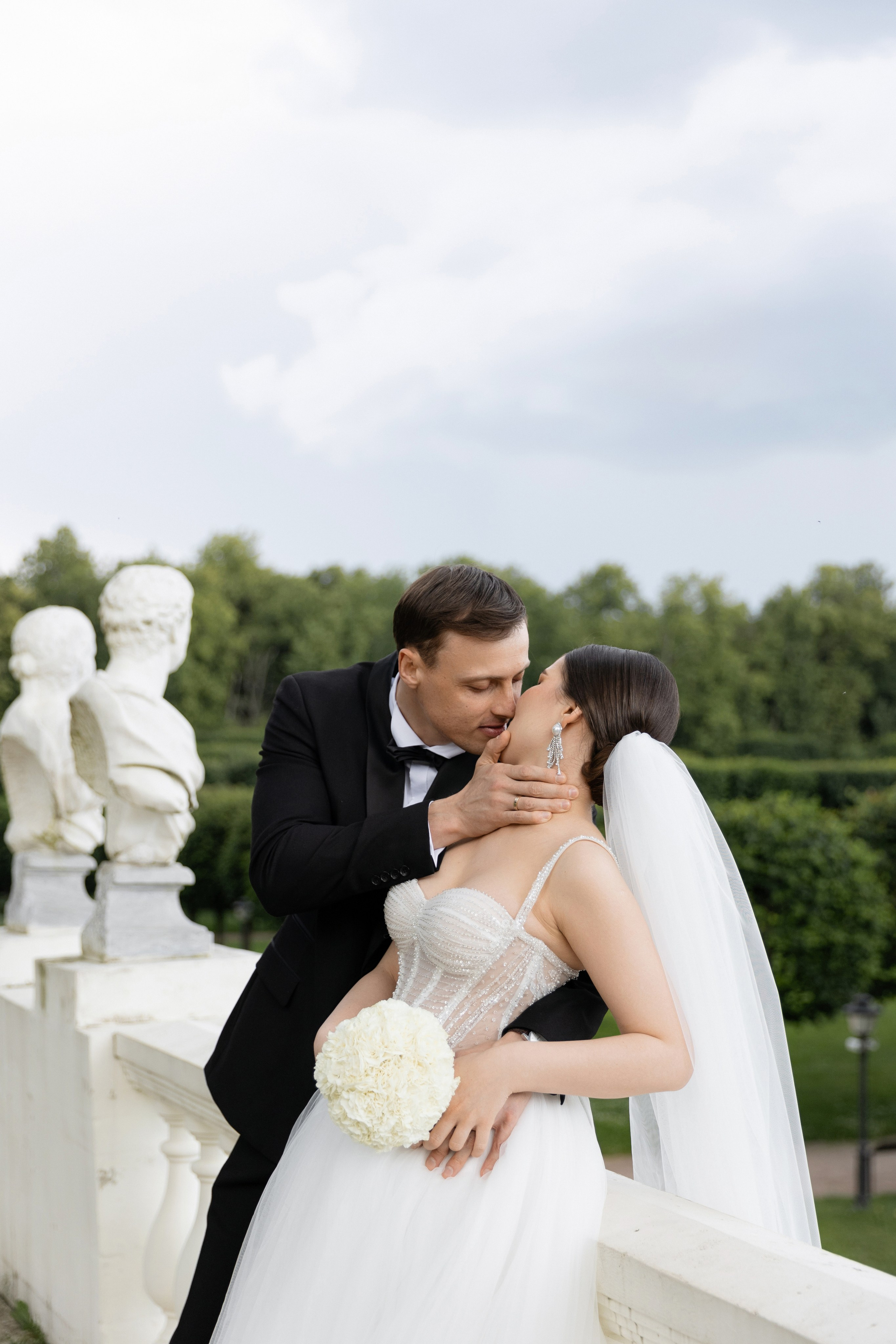 Свадебная фотосъемка росписи и свадебная фотосессия в Архангельском. Свадебный фотограф в Москве Полина Лелетко