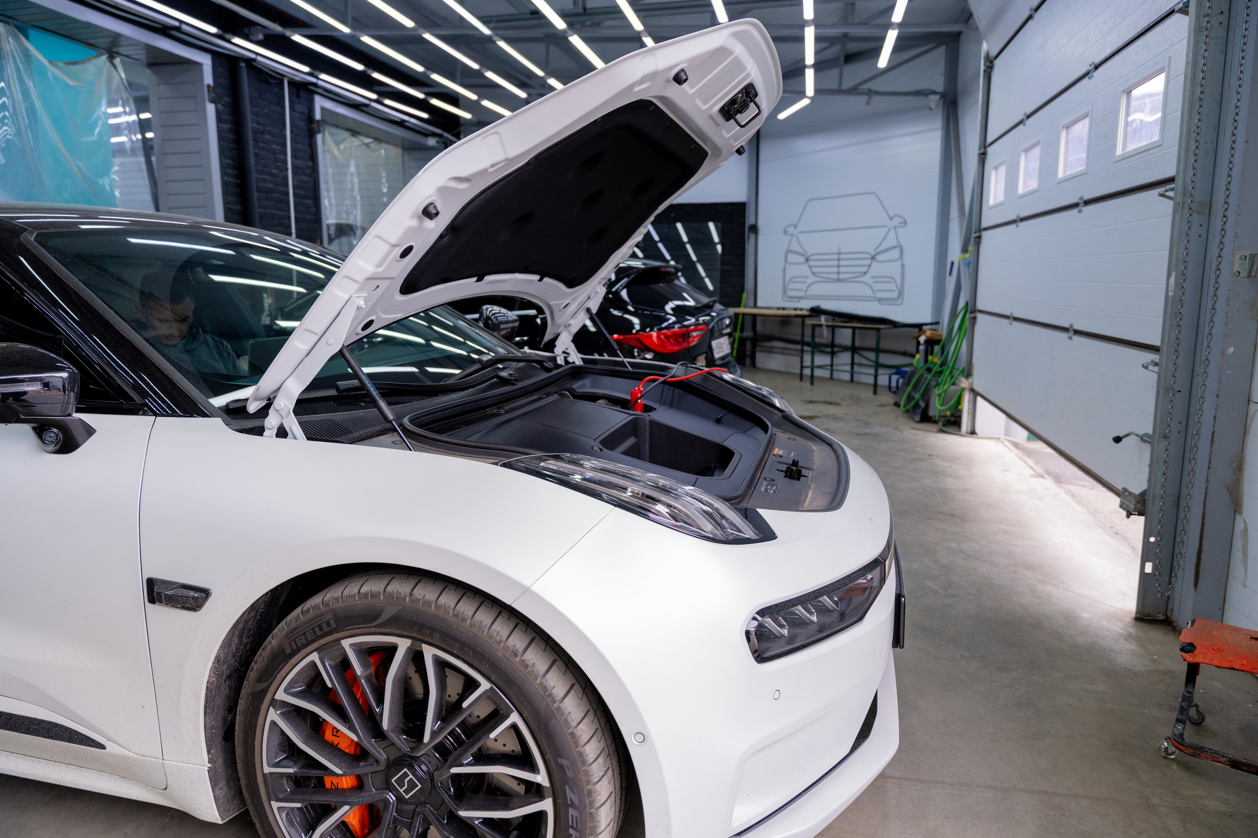 Интерьерная фотосъемка автосалона Elrus в Краснодаре. Zeekr, LiXiang Профессиональная фотосъемка интерьера премиум-автосалона в Краснодаре. Шедевры для Вас! Фотограф и Видеограф в Краснодаре Пахиев Руслан