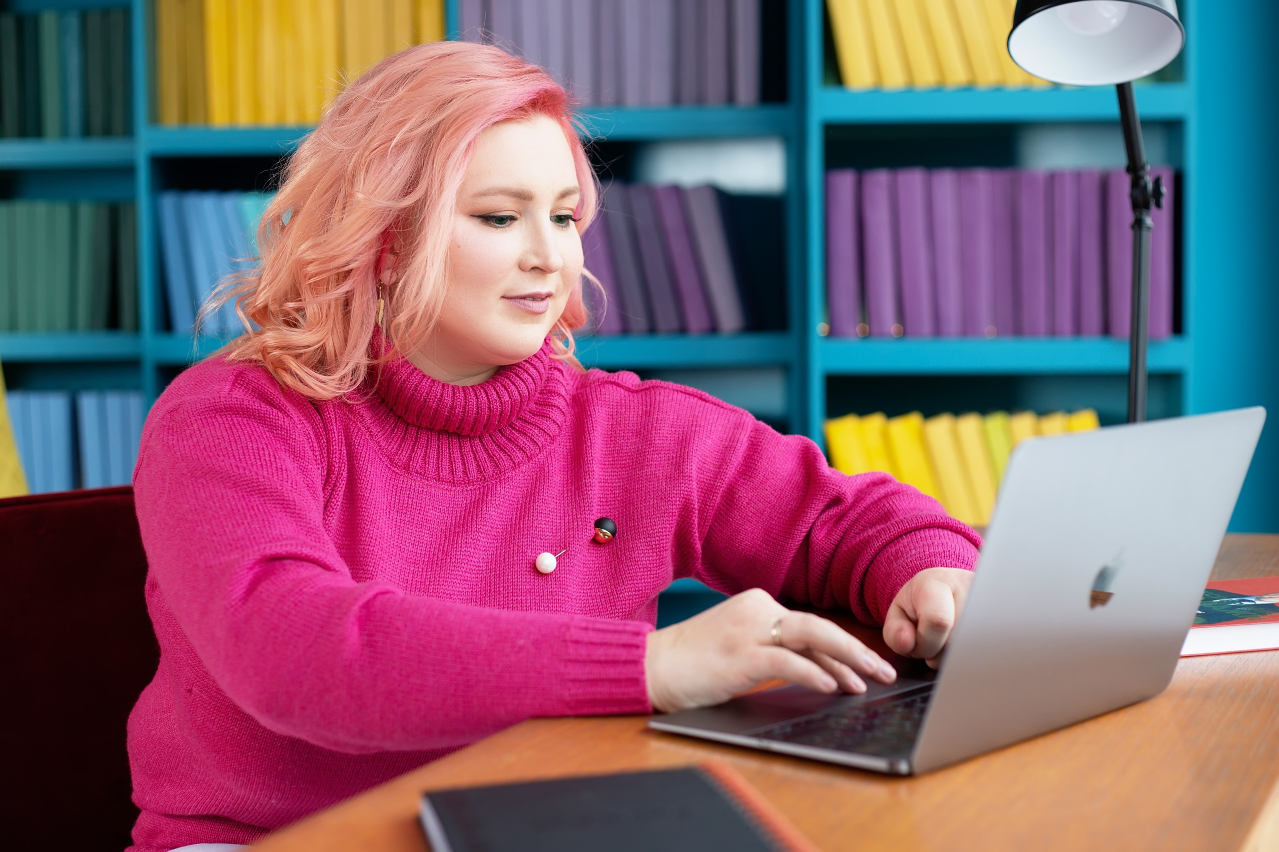 Профессиональные фото для коуча в СПб, яркие портреты для привлечения клиентов. Портретные фотосессии, контент-съемки, репортаж