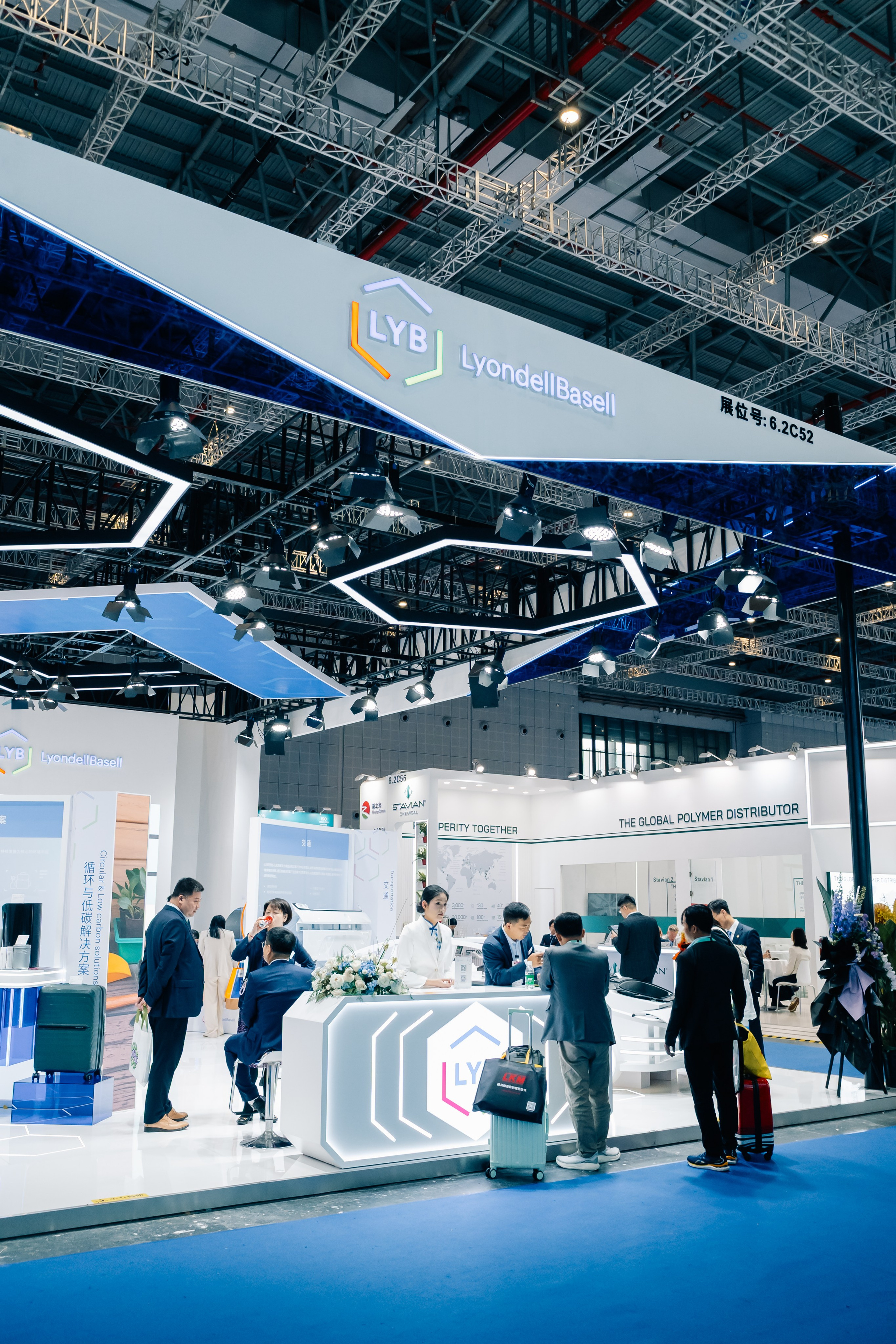 Фото и видеосъемка на выставке CHINAPLAS в Шанхае | Компания VZLP | Фотограф в Шанхае