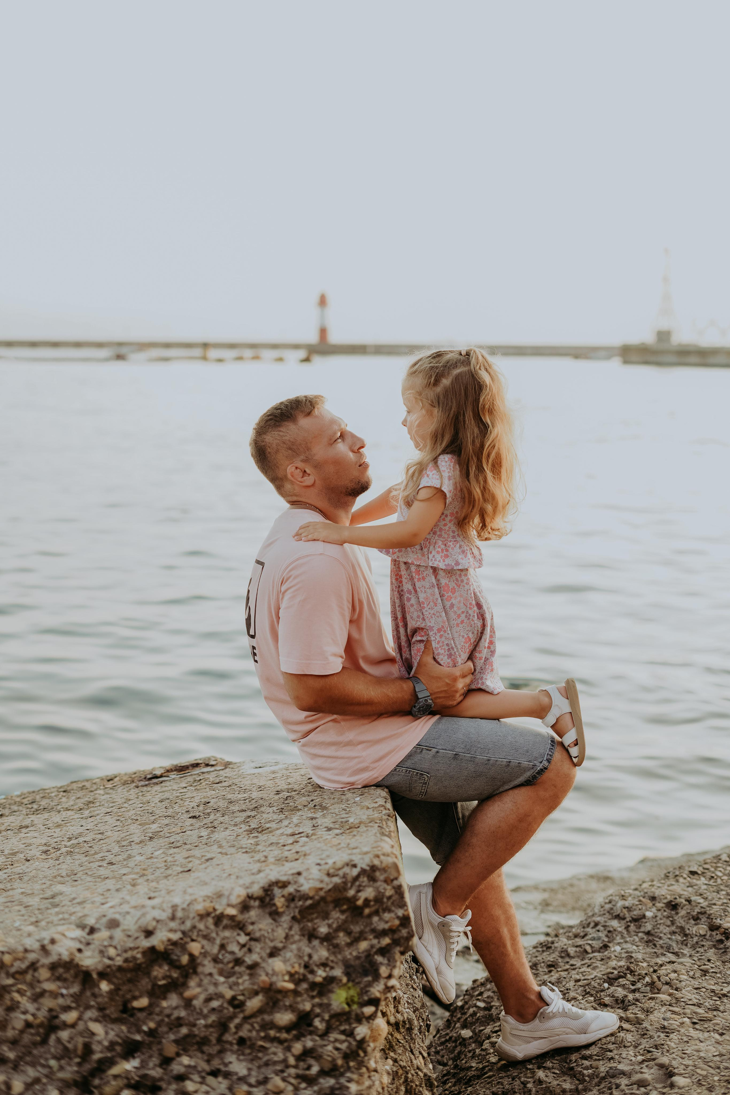 Анна, Денис и Настя в морском порту. Фотограф в Сочи и Абхазии | Фототуры | September Air